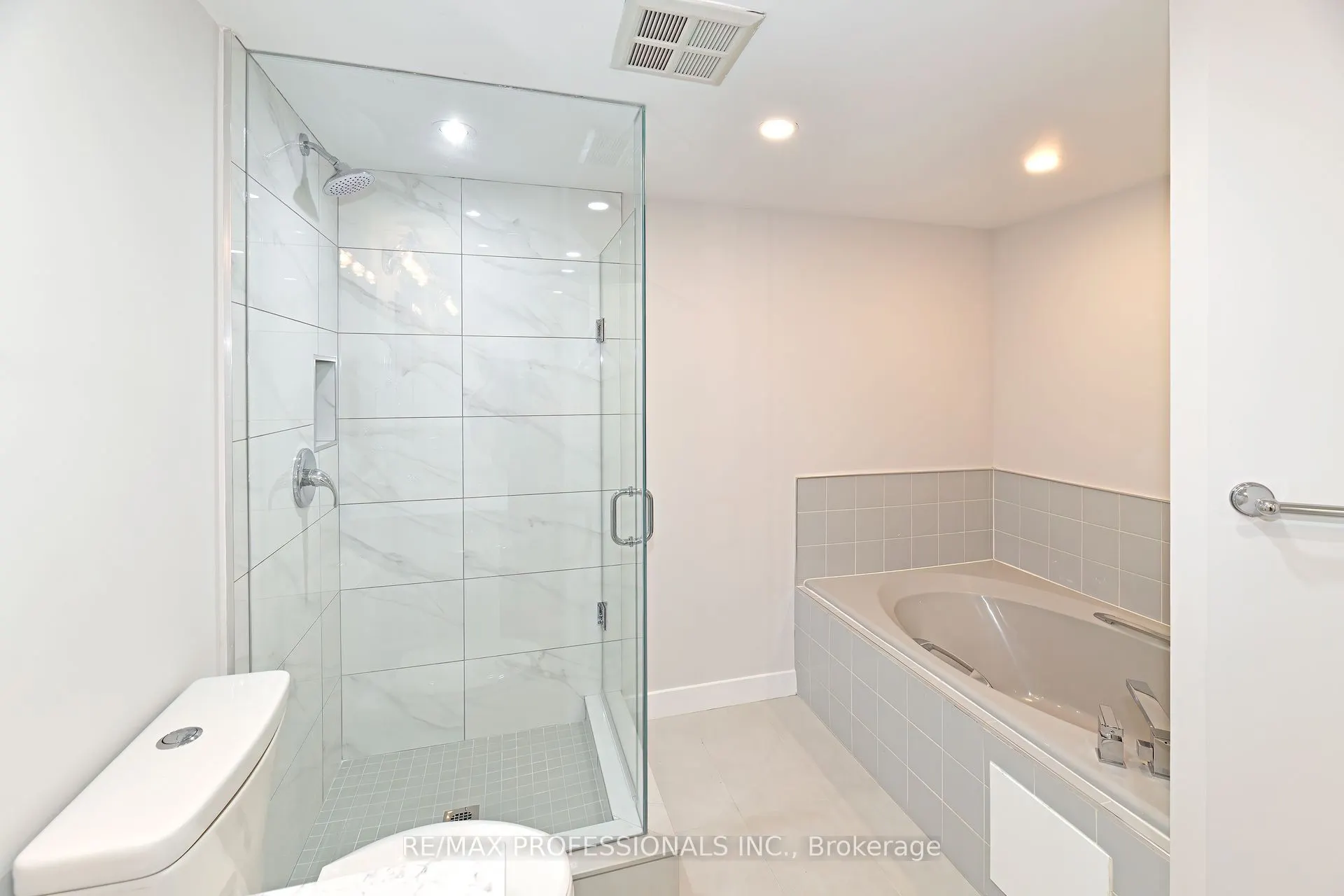2269 Lakeshore Boulevard W, #2004