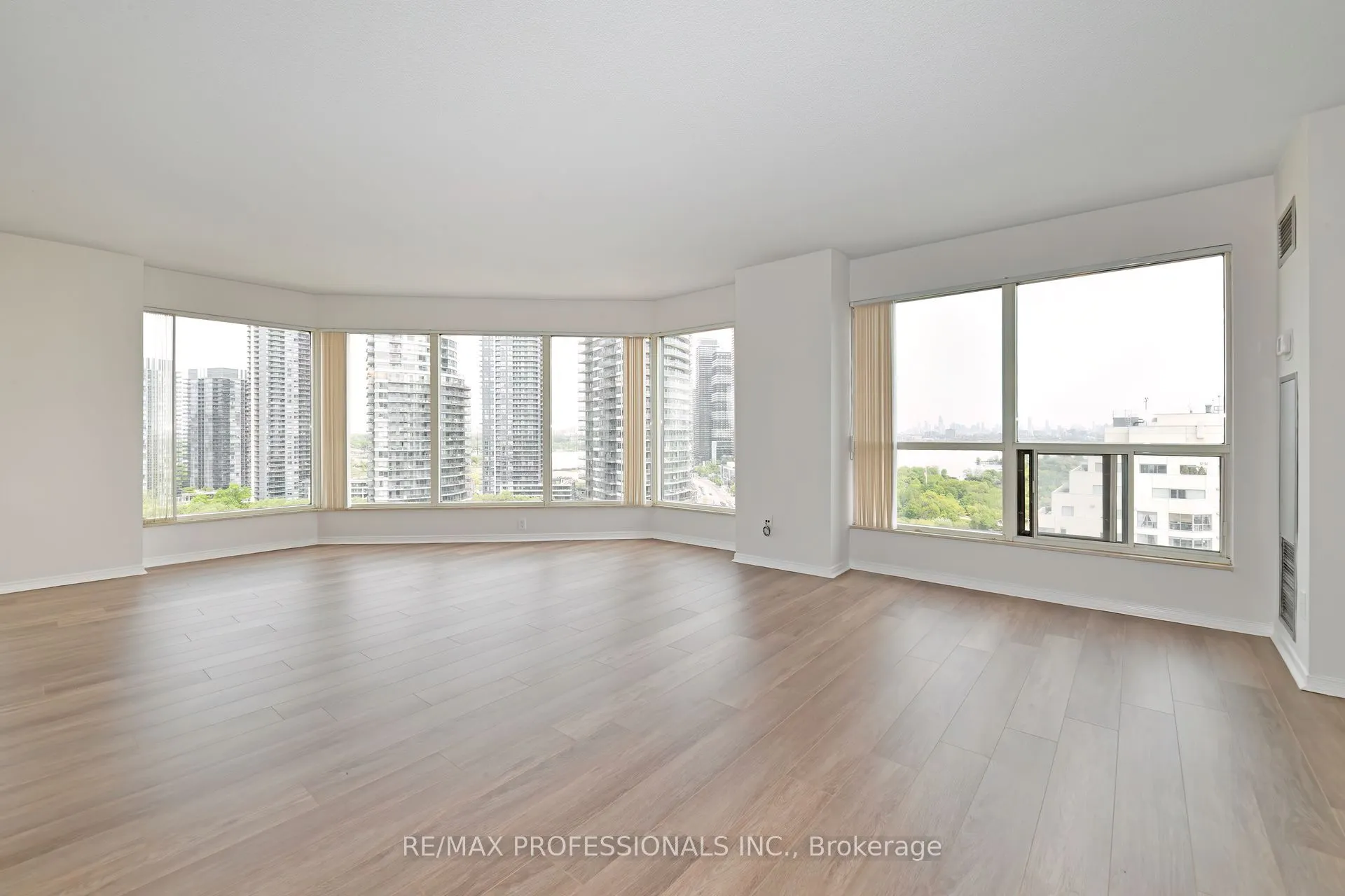 2269 Lakeshore Boulevard W, #2004