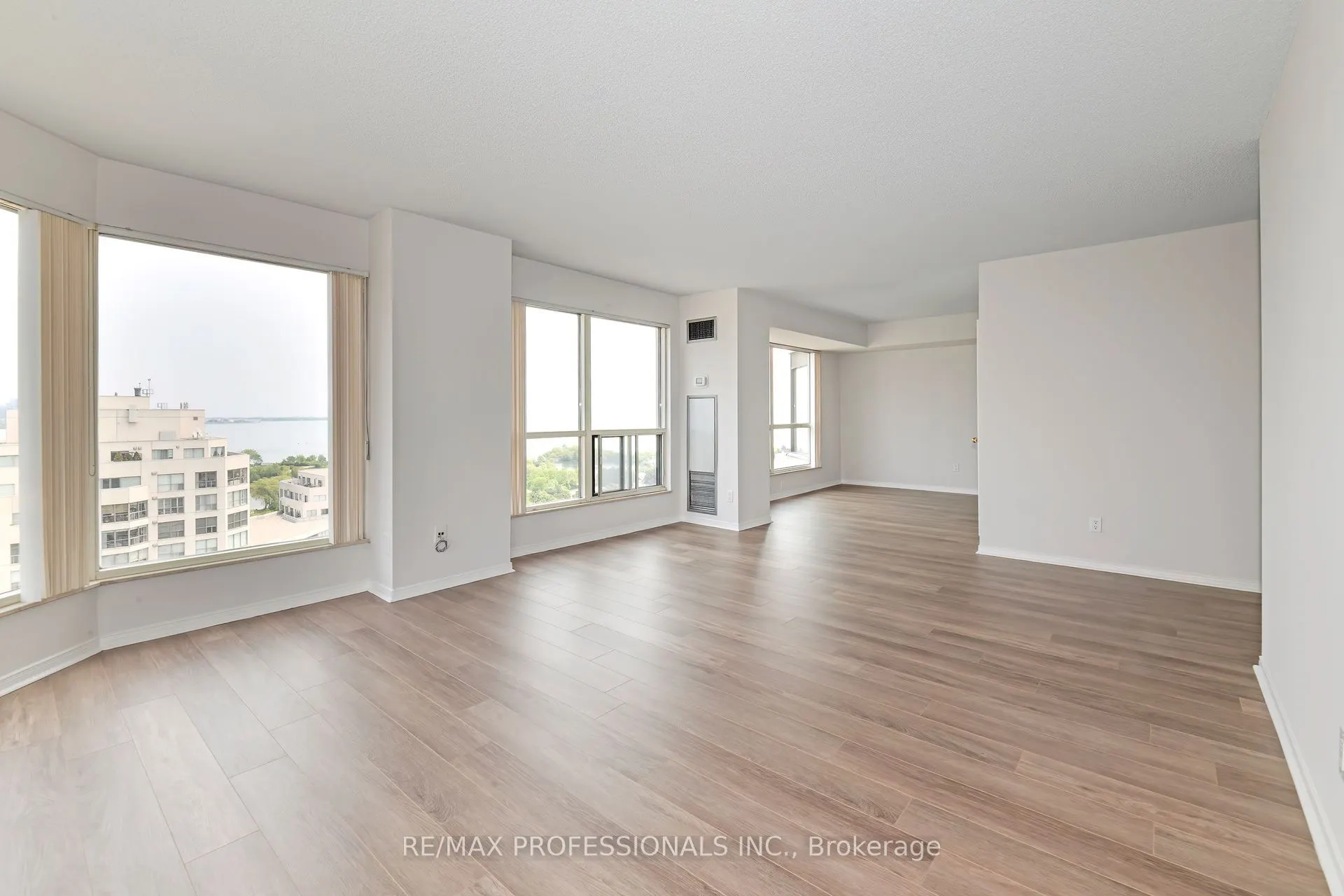 2269 Lakeshore Boulevard W, #2004