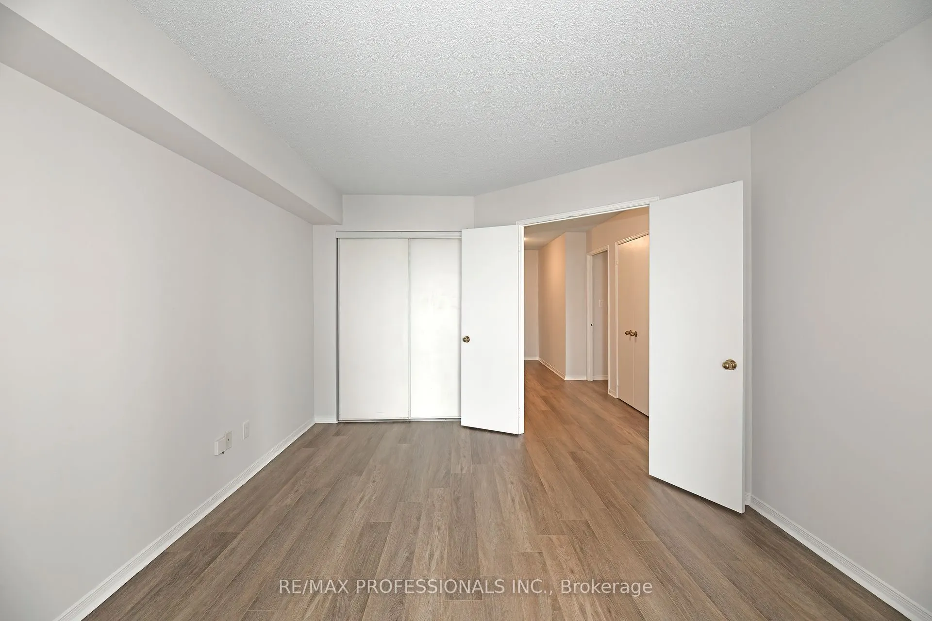 2269 Lakeshore Boulevard W, #2004