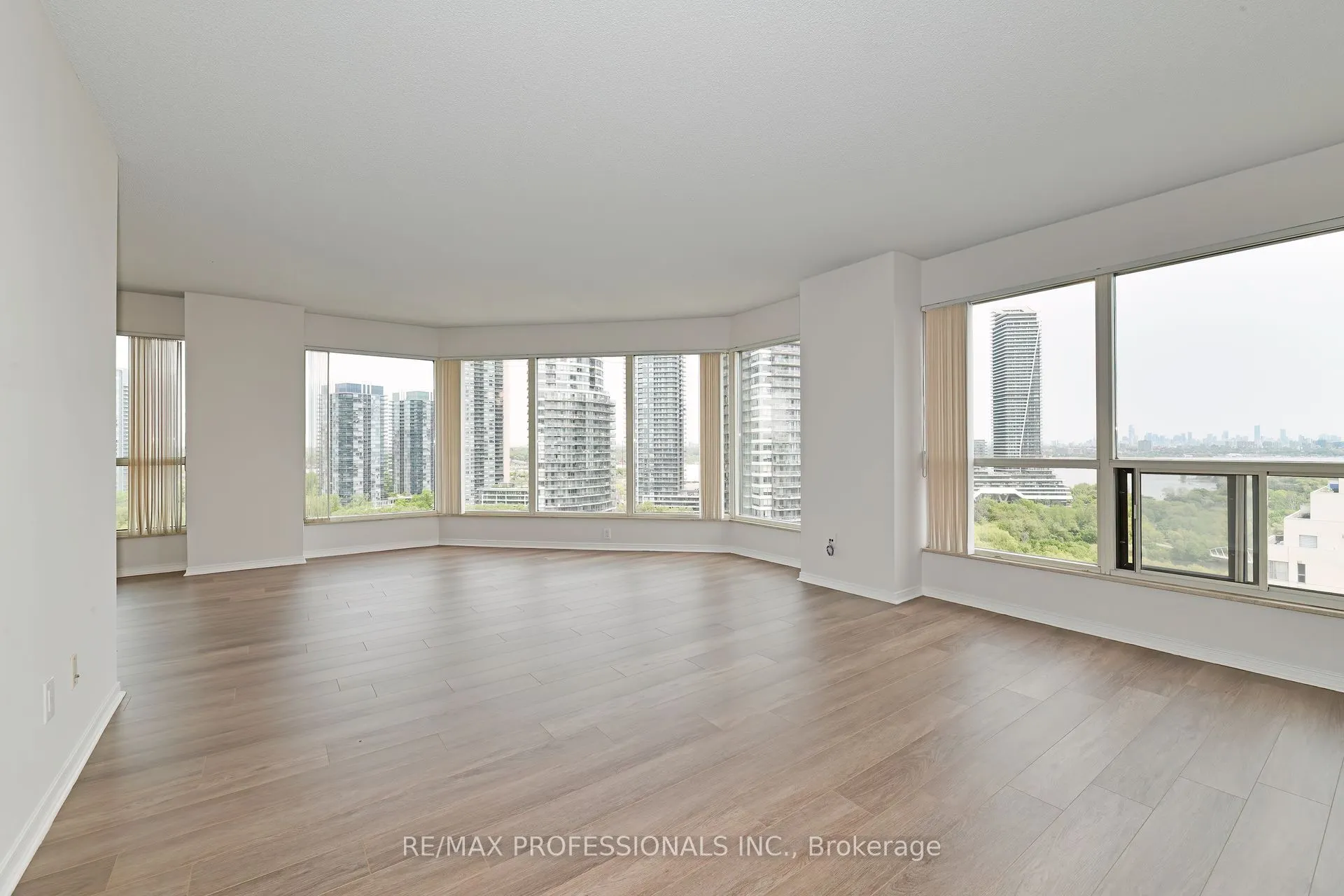 2269 Lakeshore Boulevard W, #2004