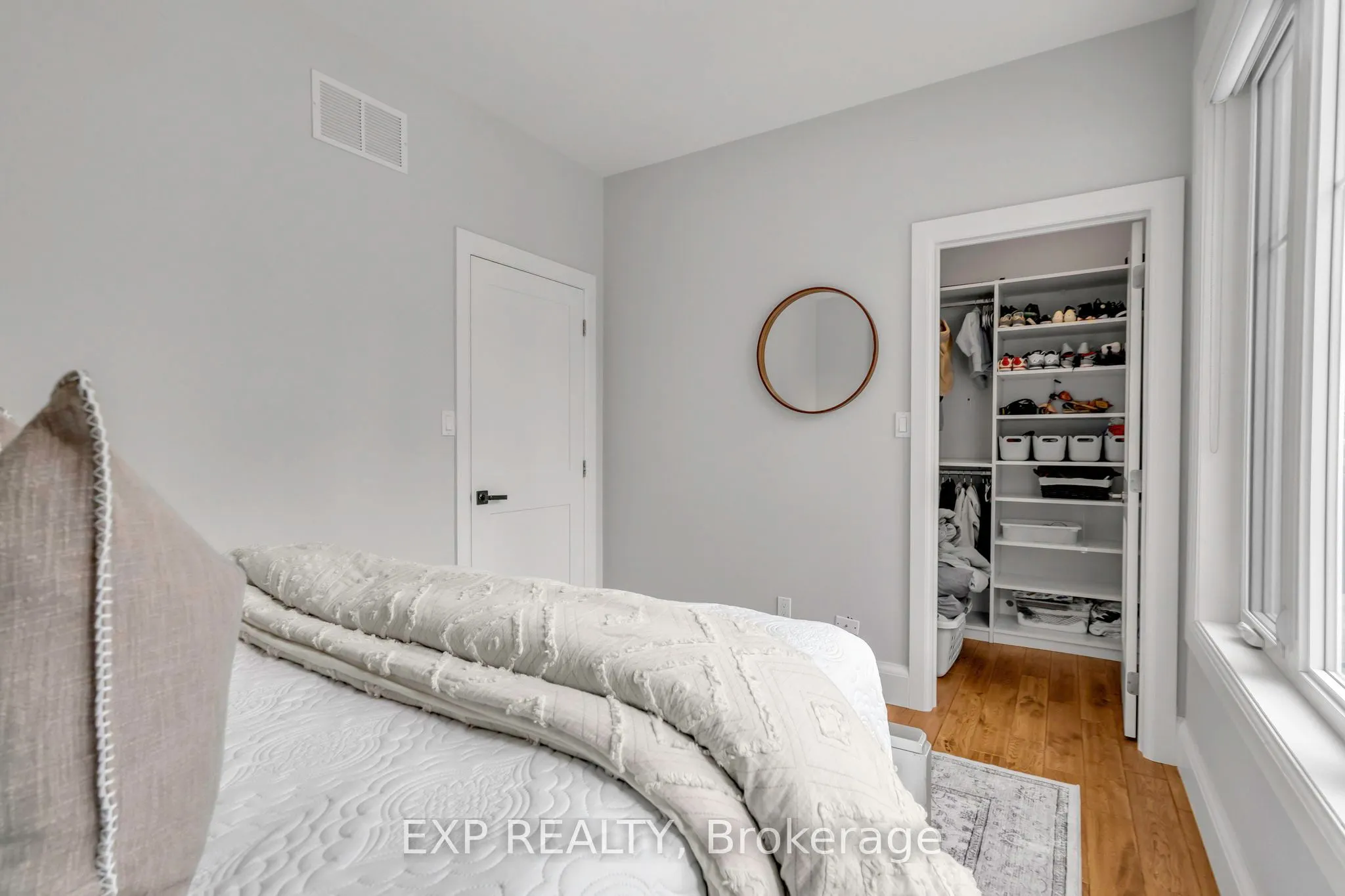 13379 Trafalgar Road
