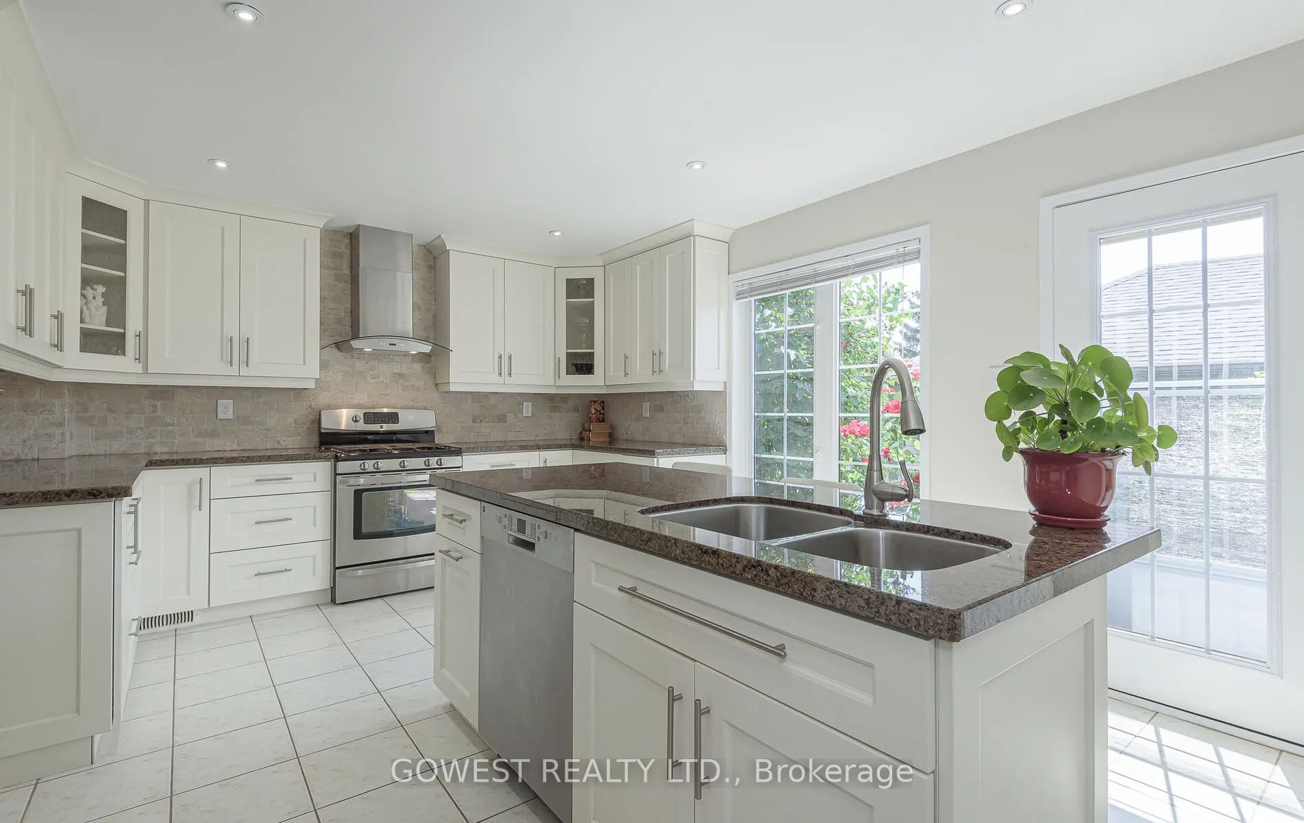 212 Roxton Road