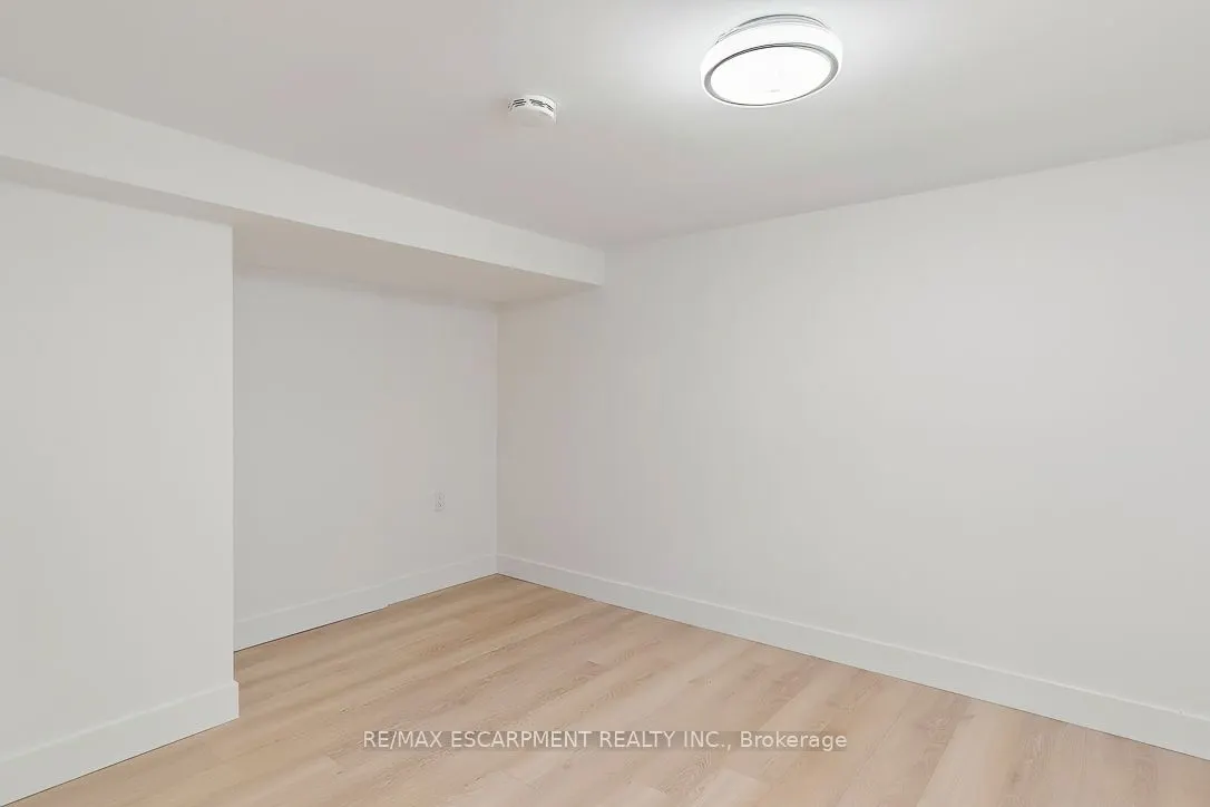 206 Queen Street W, #Lower