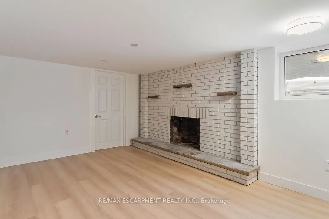 206 Queen Street W, #Lower