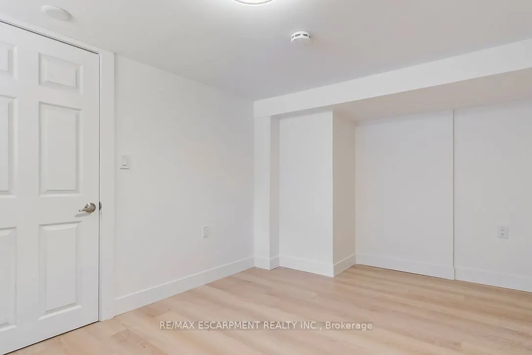 206 Queen Street W, #Lower