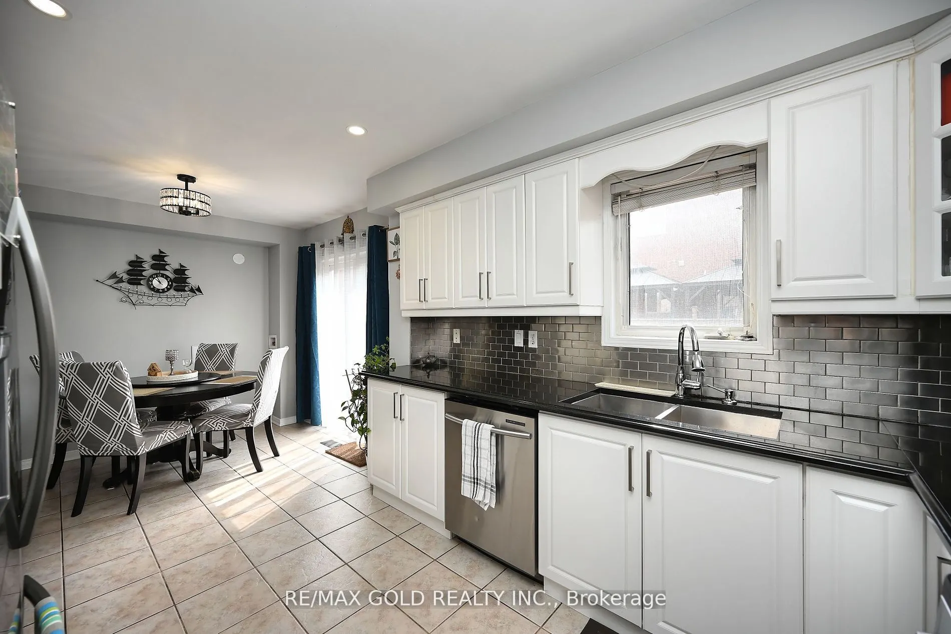 34 Saintsbury Crescent