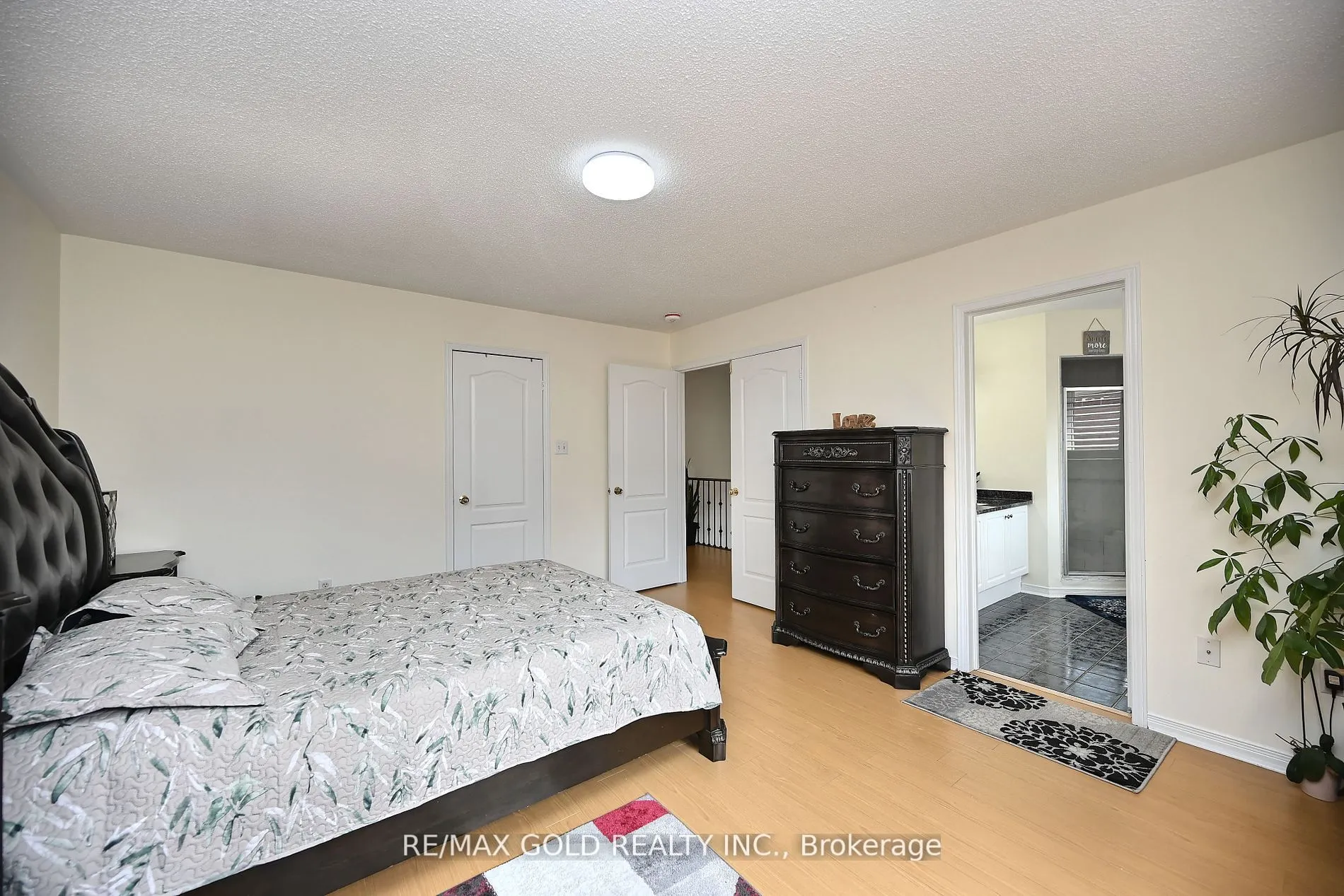 34 Saintsbury Crescent