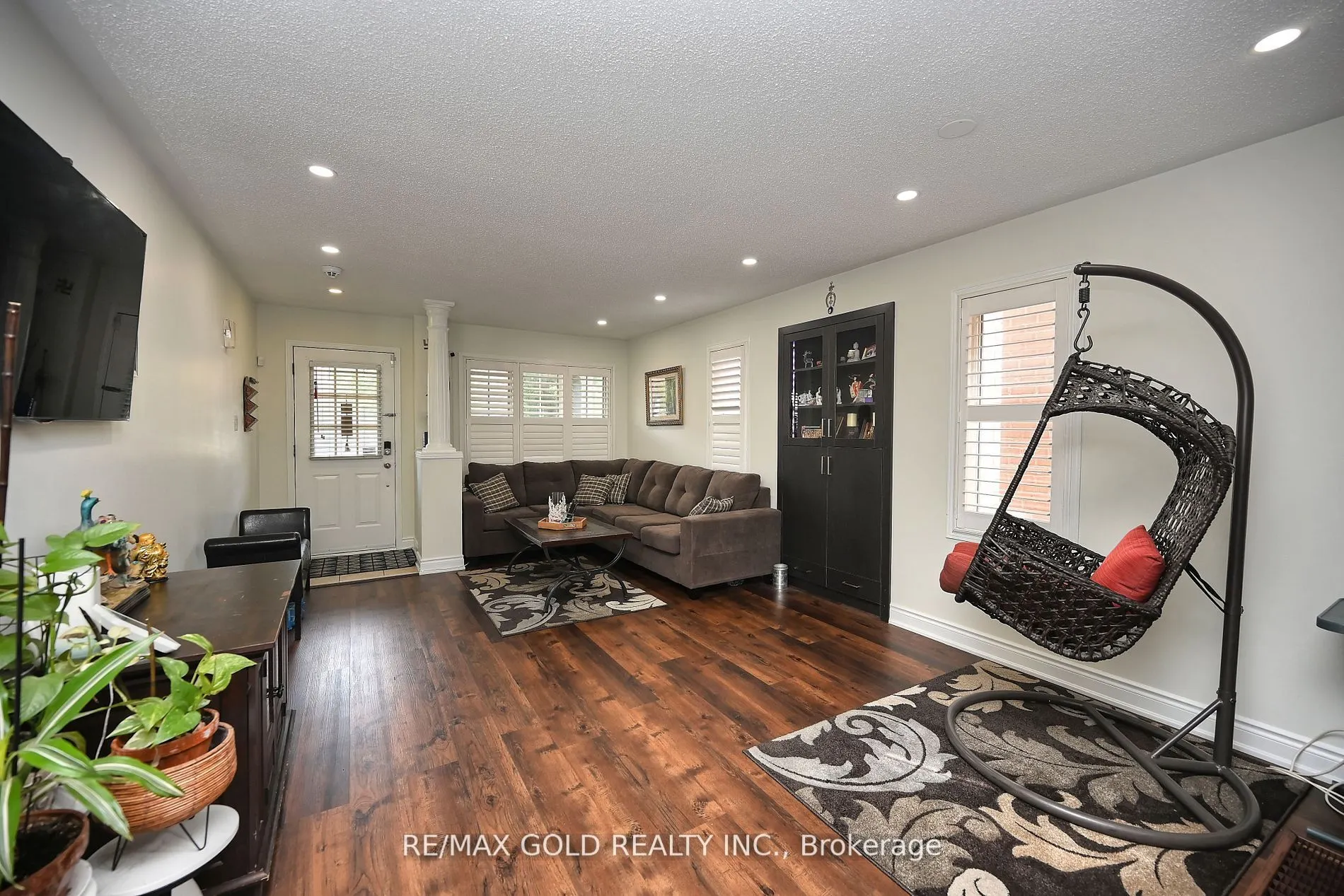 34 Saintsbury Crescent