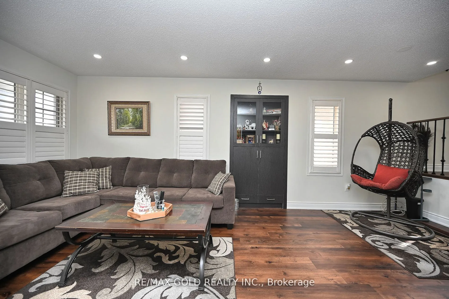 34 Saintsbury Crescent