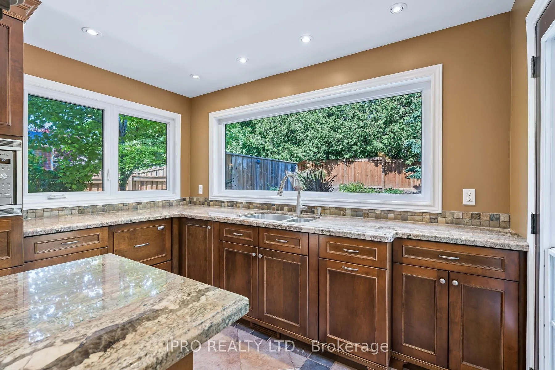 8 Jason Crescent