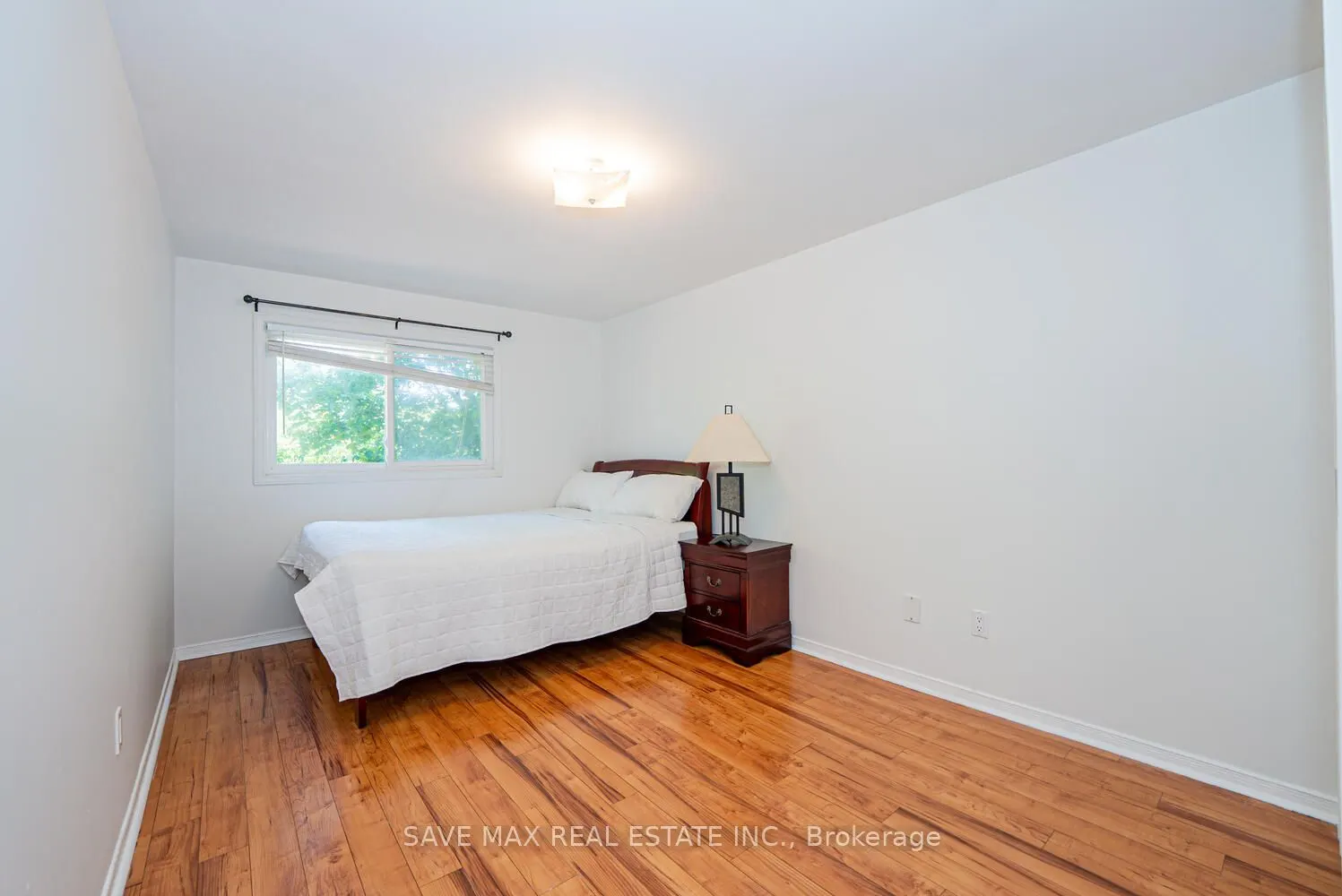 6983 Hickling Crescent