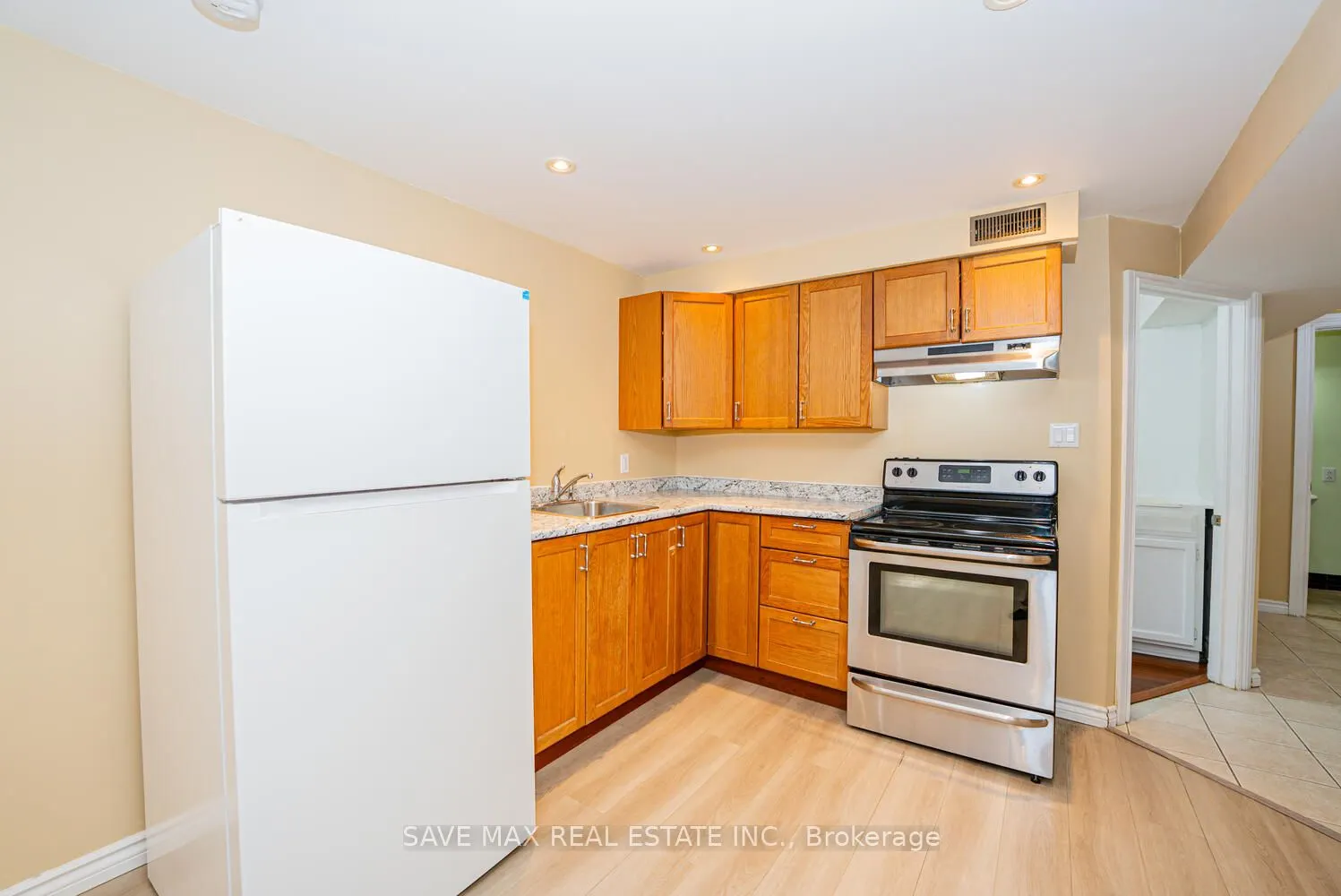6983 Hickling Crescent