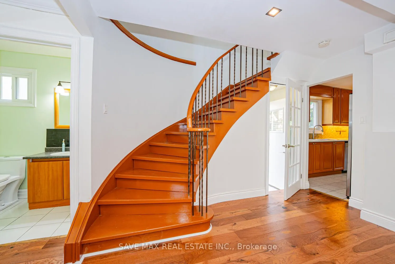 6983 Hickling Crescent