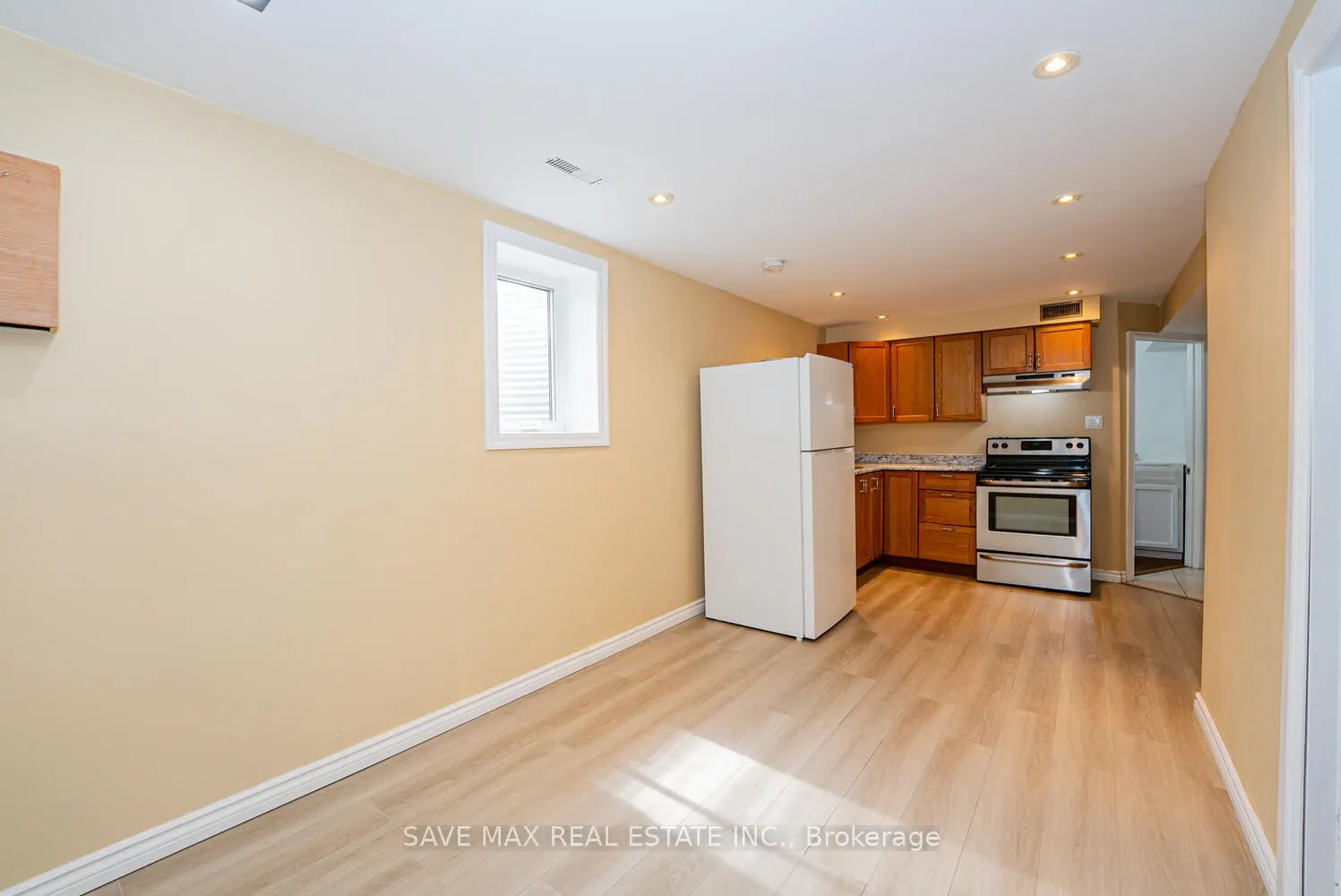 6983 Hickling Crescent
