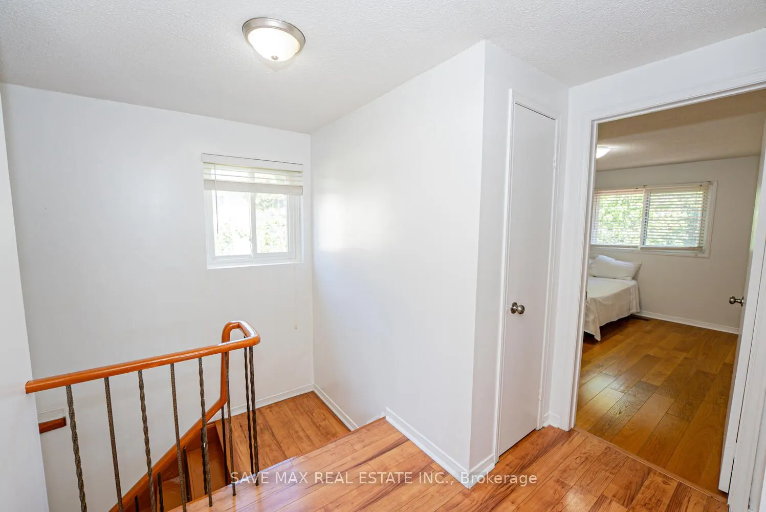 6983 Hickling Crescent