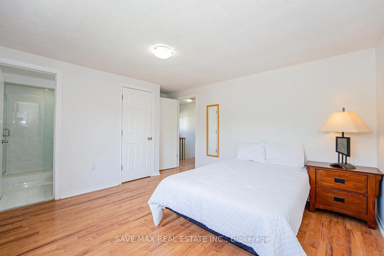 6983 Hickling Crescent