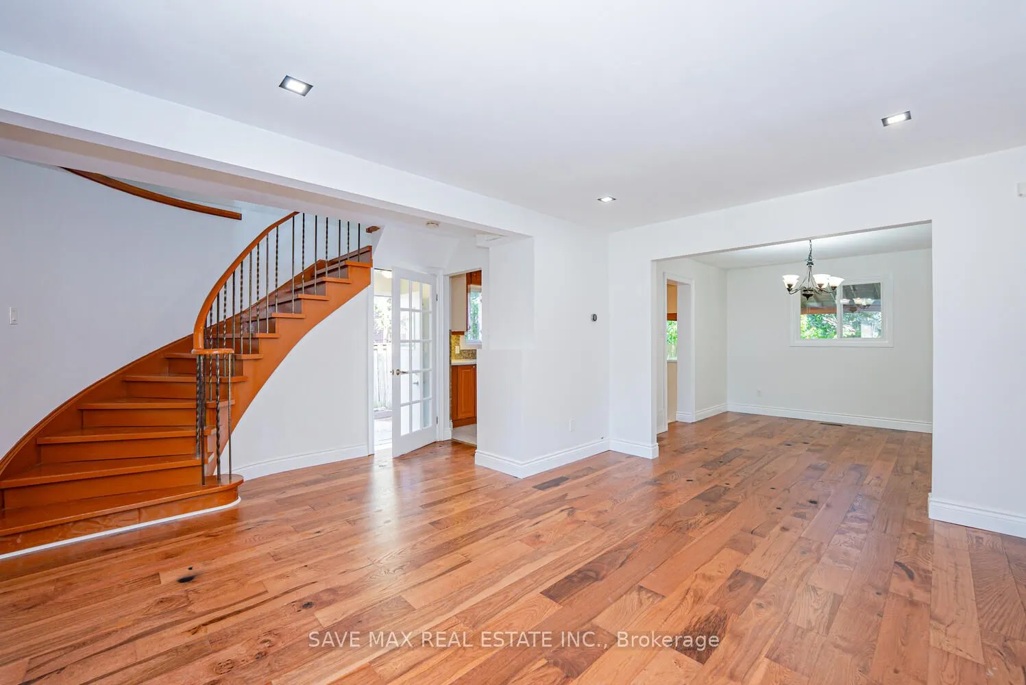 6983 Hickling Crescent