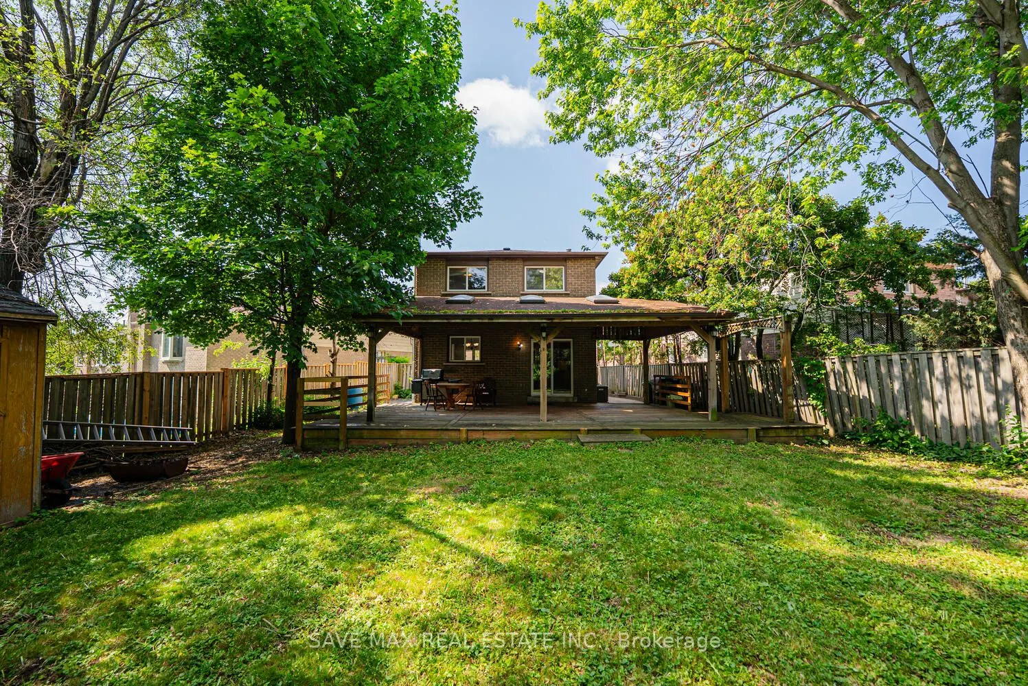 6983 Hickling Crescent