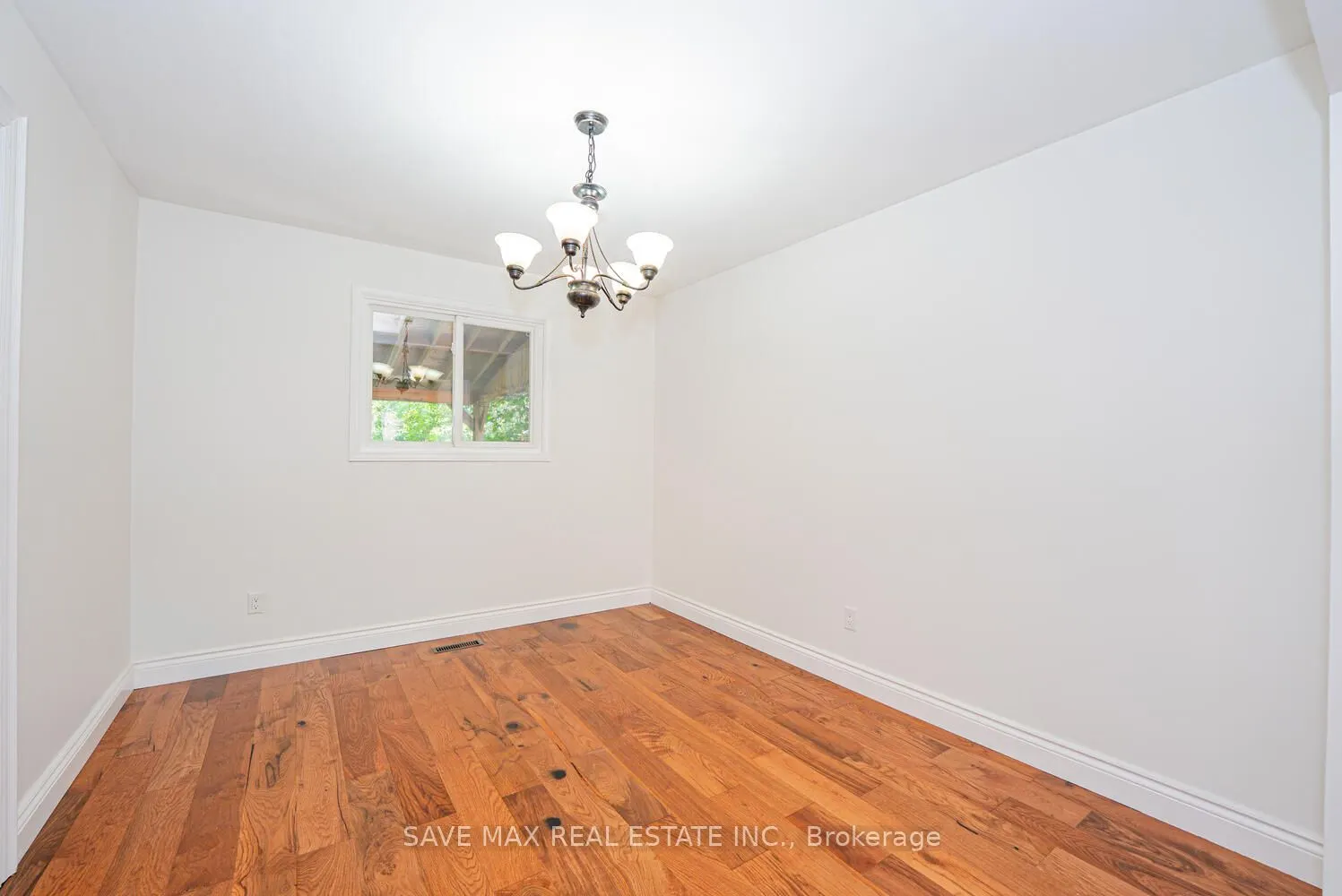 6983 Hickling Crescent