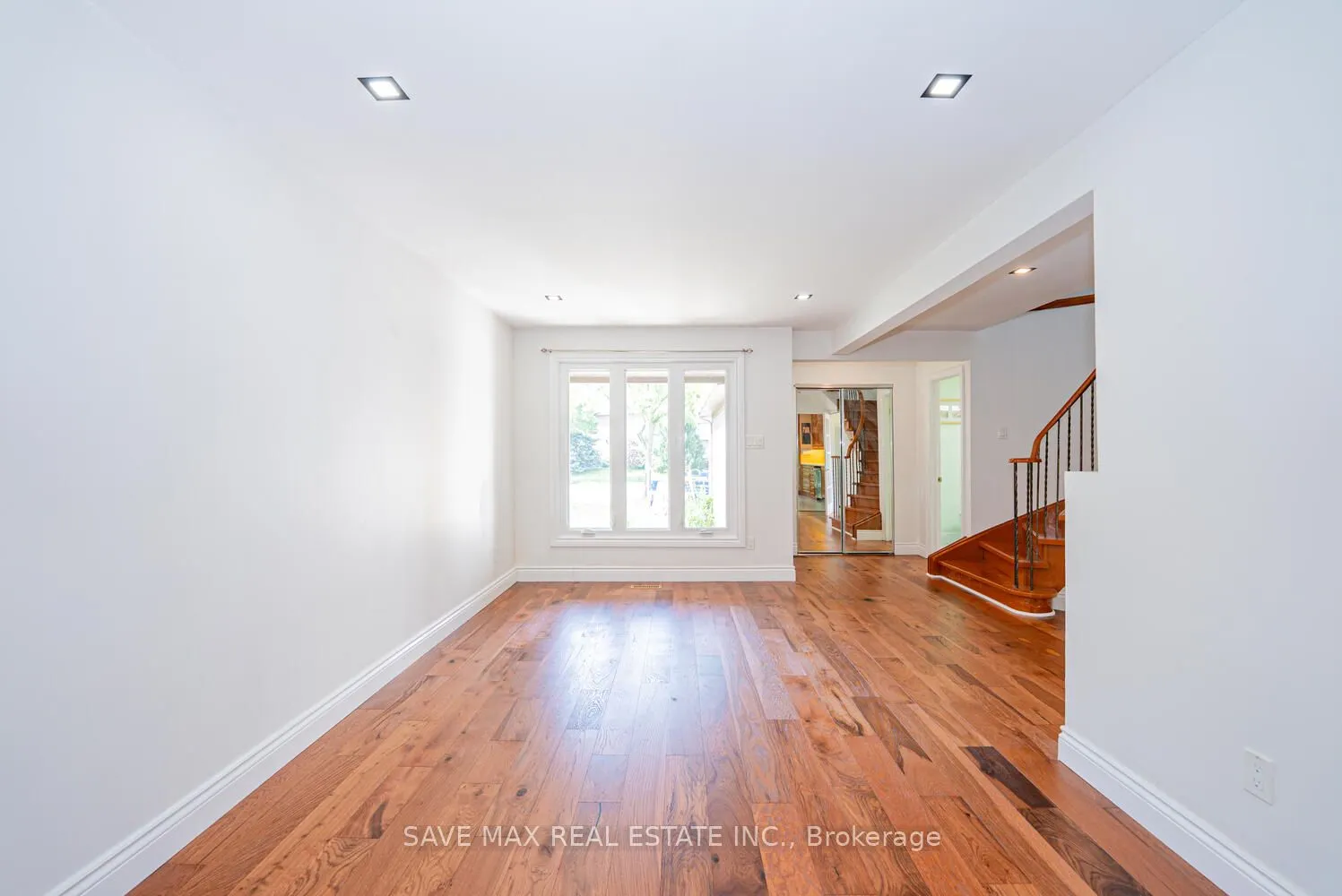 6983 Hickling Crescent