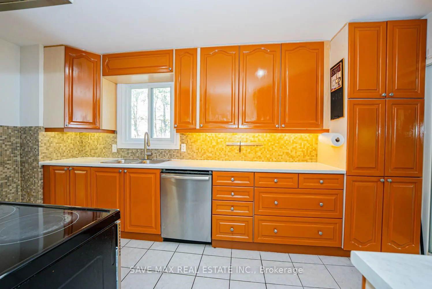 6983 Hickling Crescent