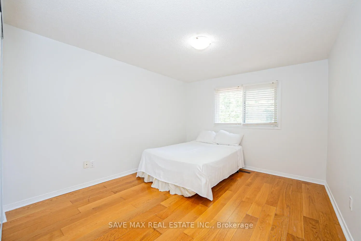 6983 Hickling Crescent
