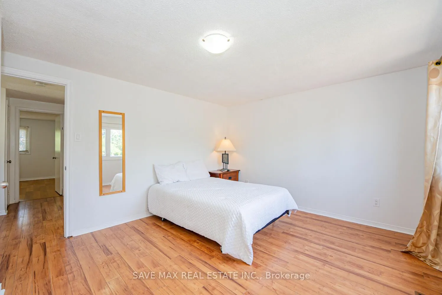 6983 Hickling Crescent