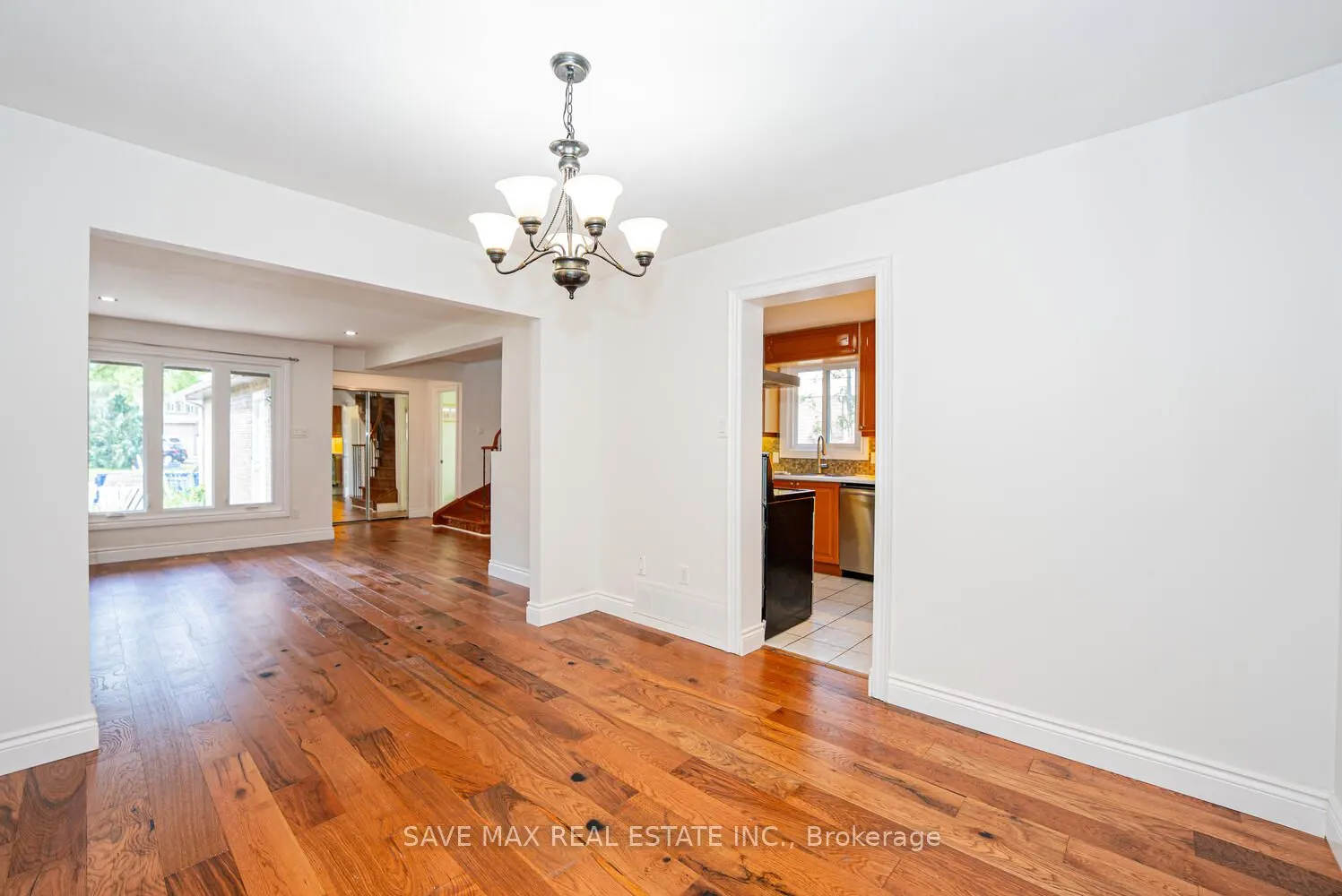 6983 Hickling Crescent