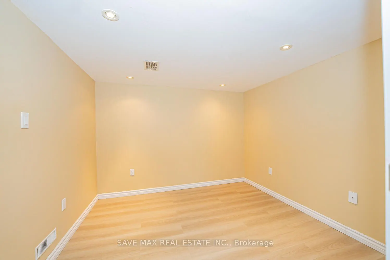 6983 Hickling Crescent