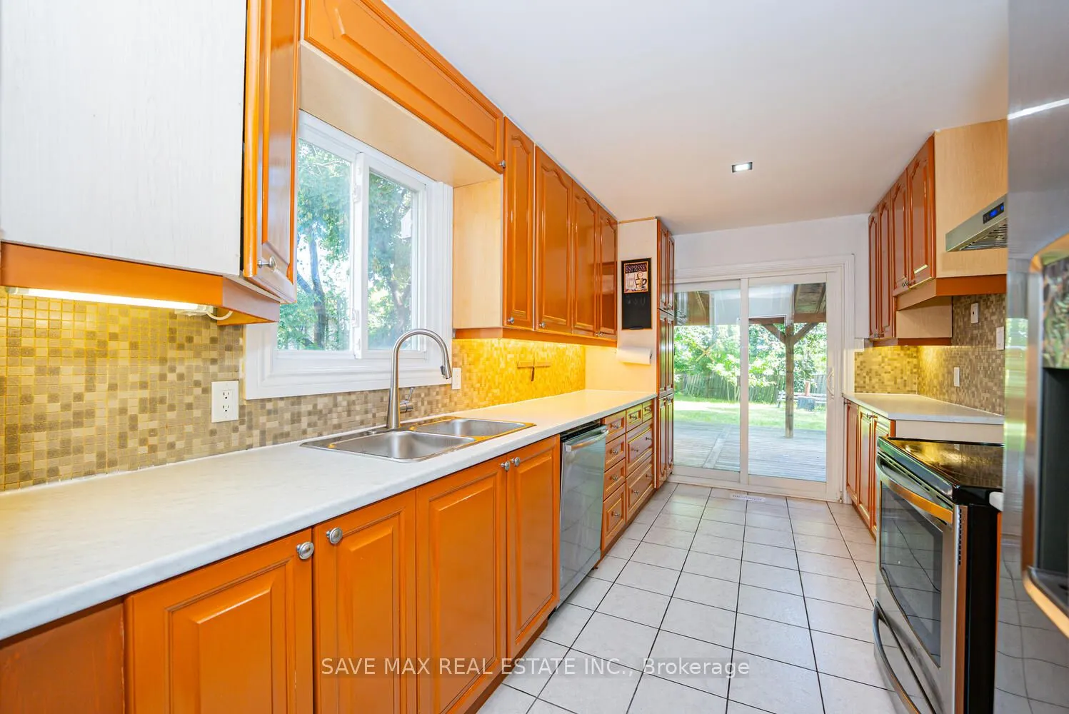 6983 Hickling Crescent