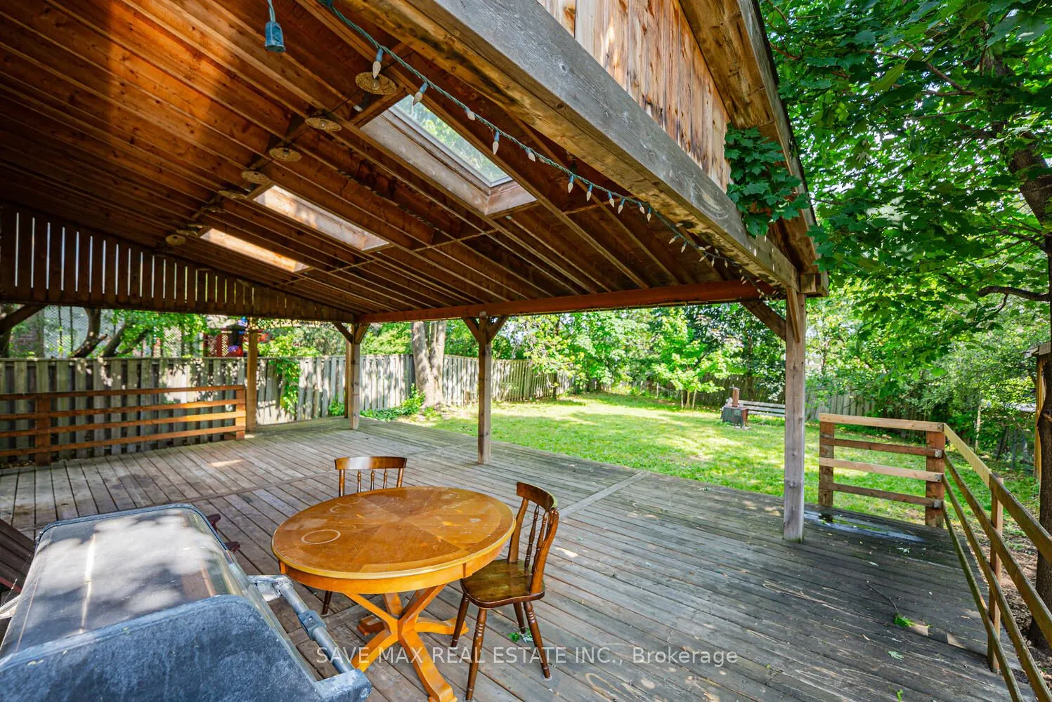6983 Hickling Crescent