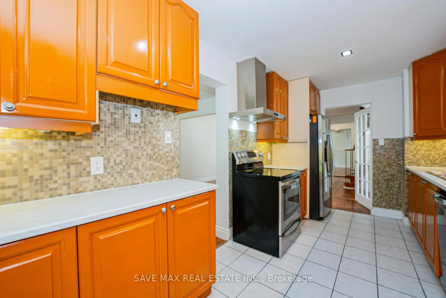 6983 Hickling Crescent