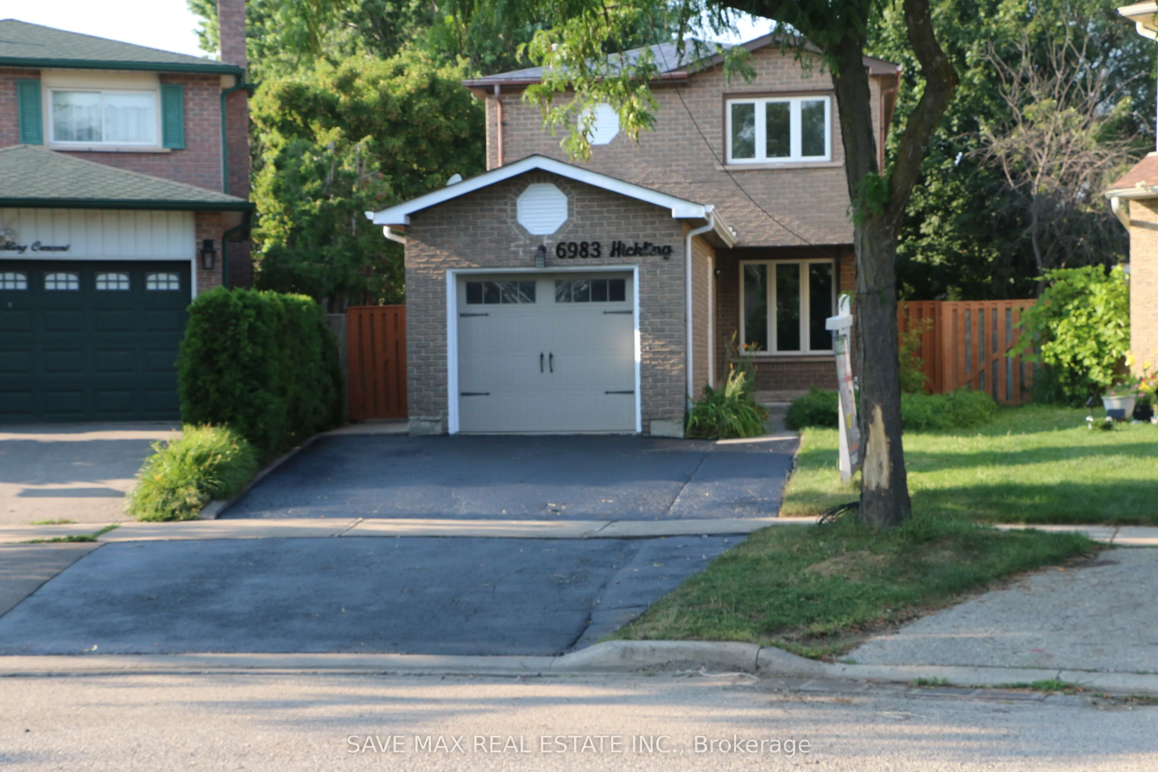 6983 Hickling Crescent