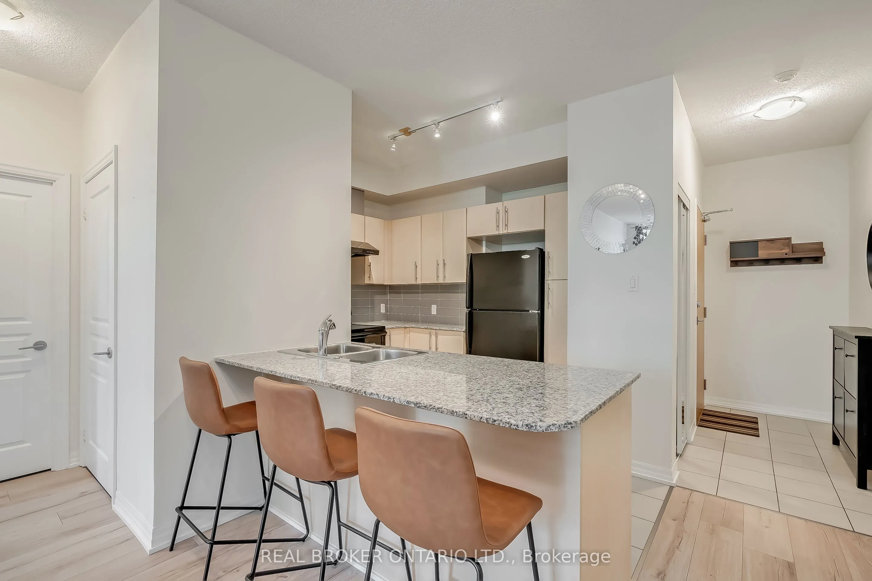 3515 Kariya Drive, #201
