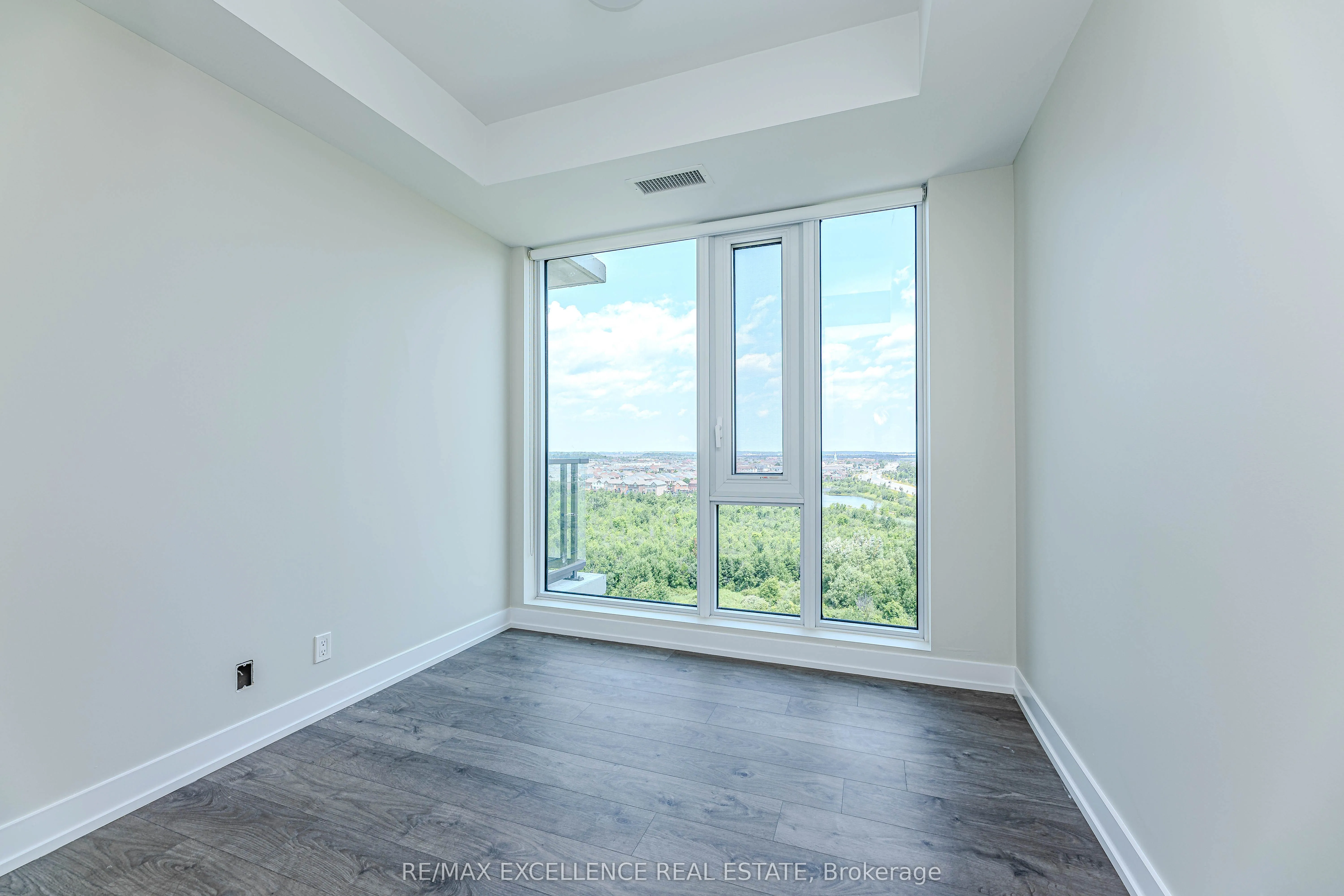 215 Veterans Drive, #1008S