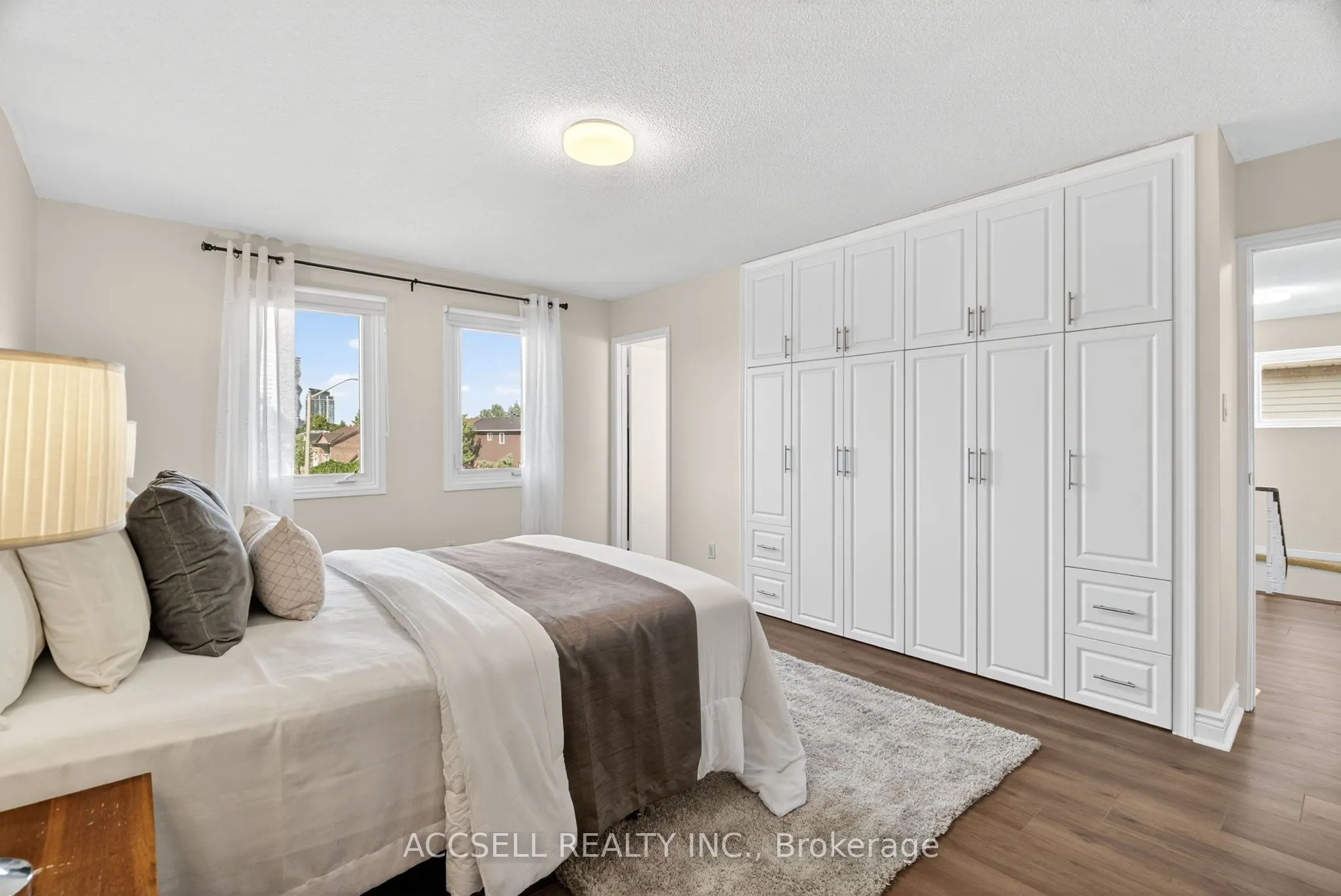 972 Queensbridge Drive
