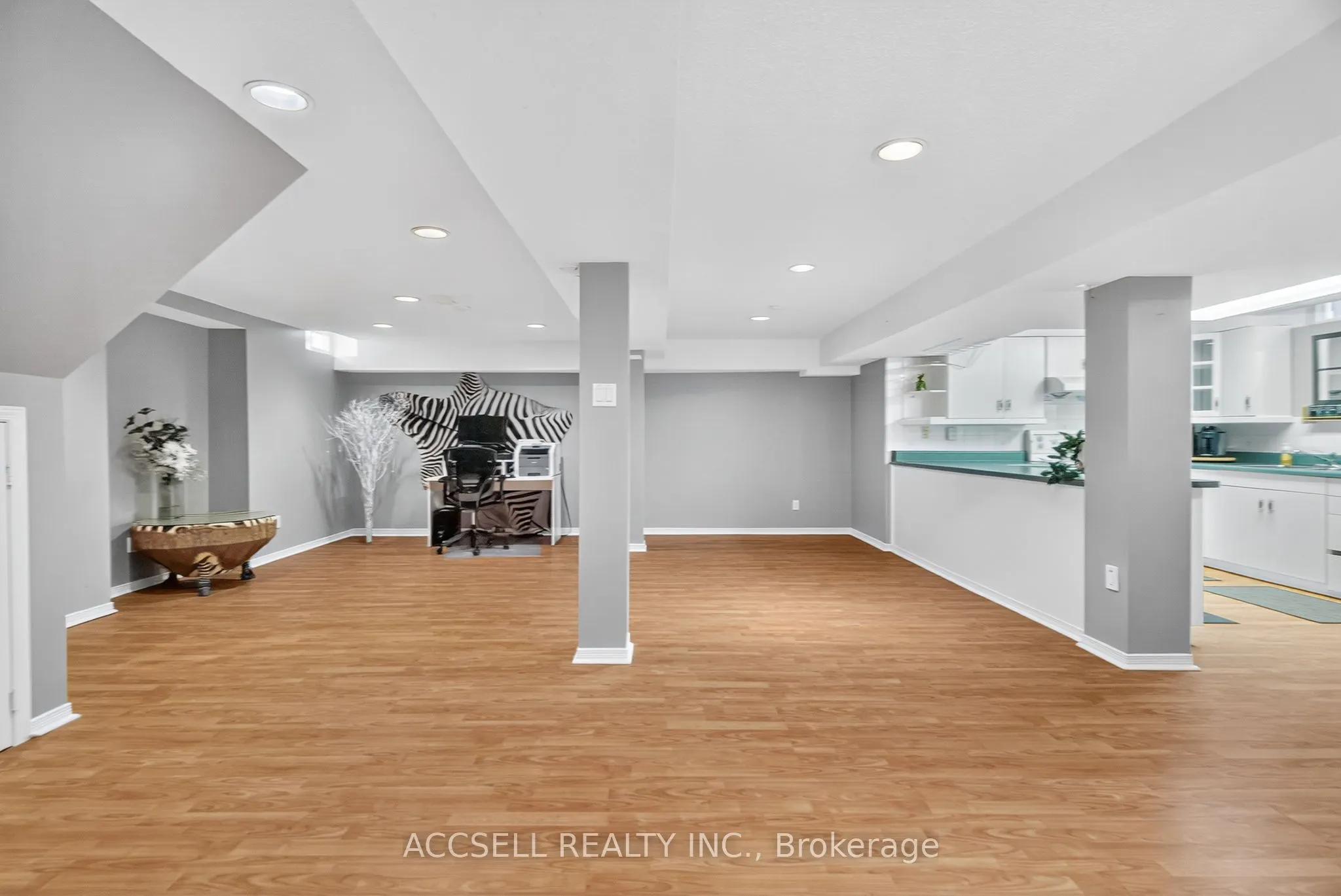 972 Queensbridge Drive