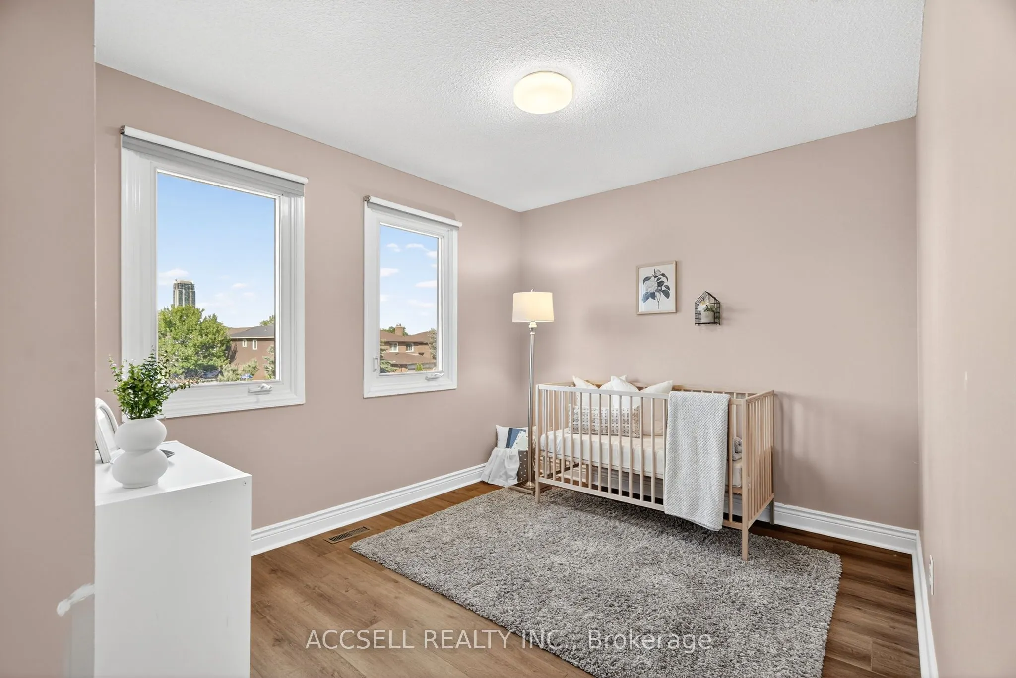 972 Queensbridge Drive