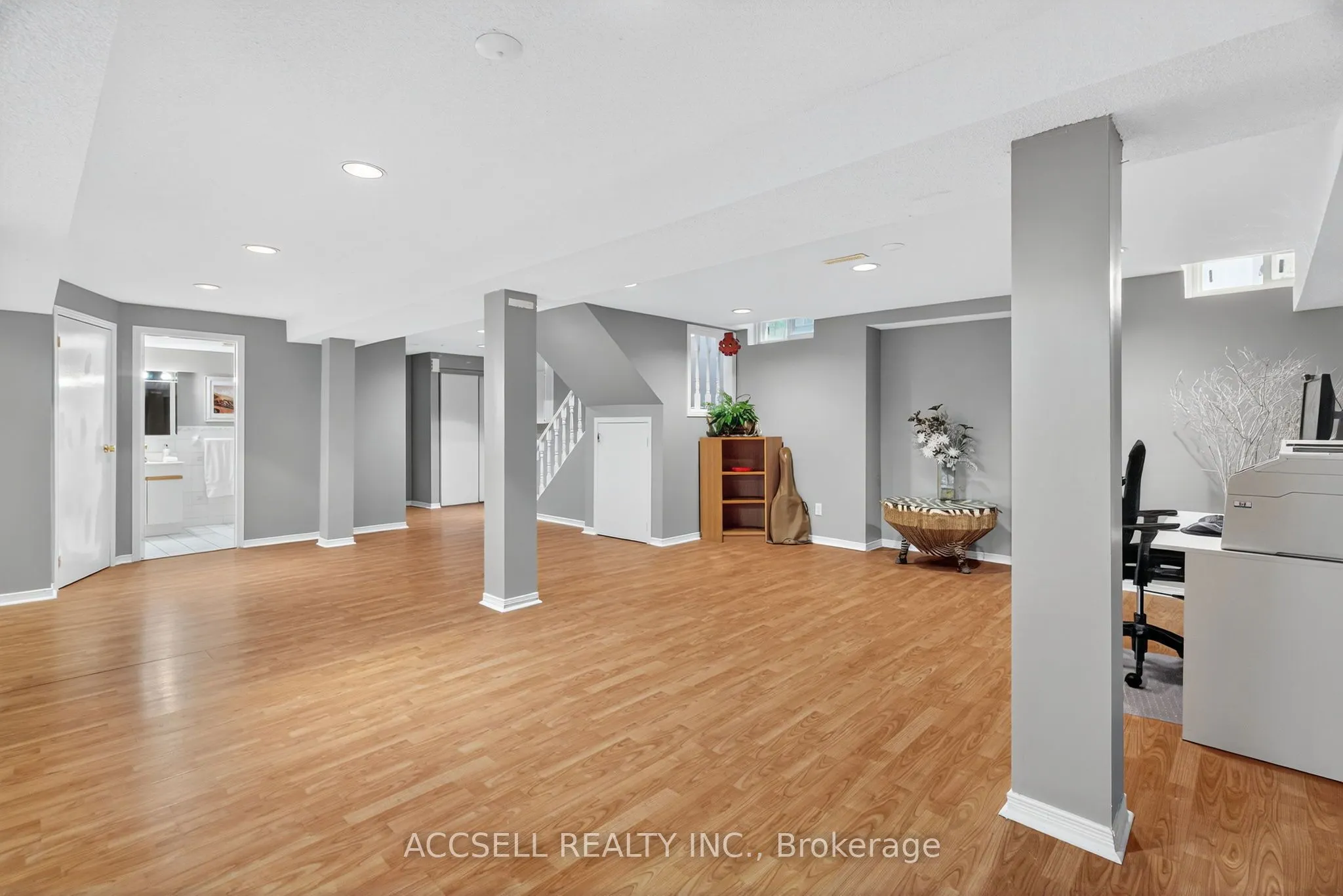 972 Queensbridge Drive