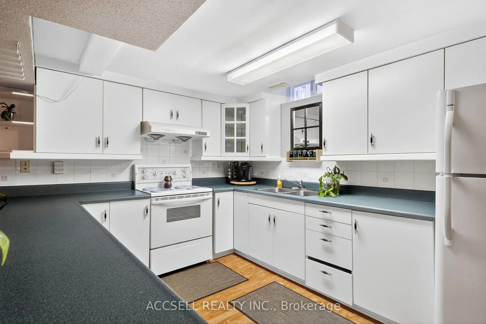972 Queensbridge Drive