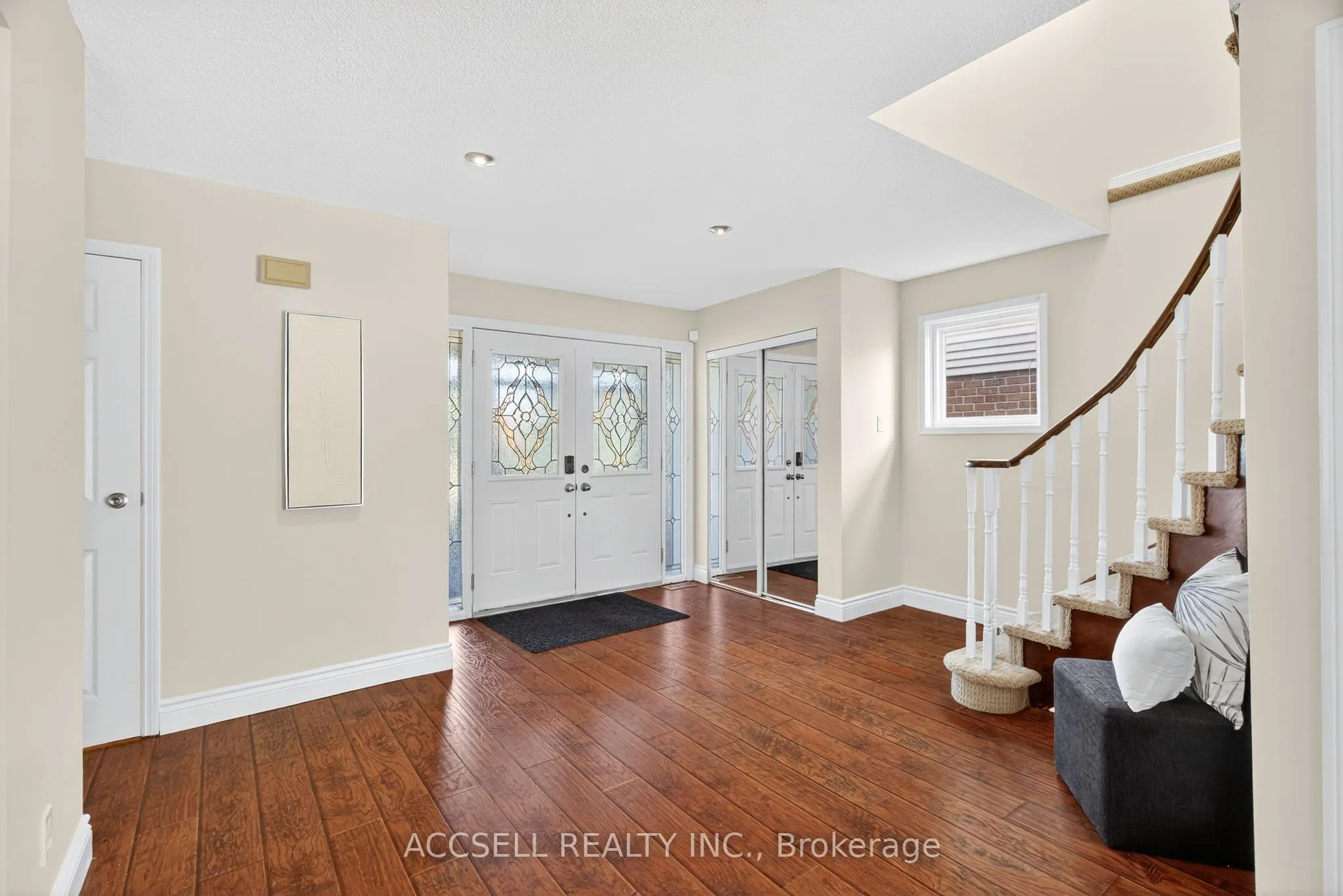 972 Queensbridge Drive
