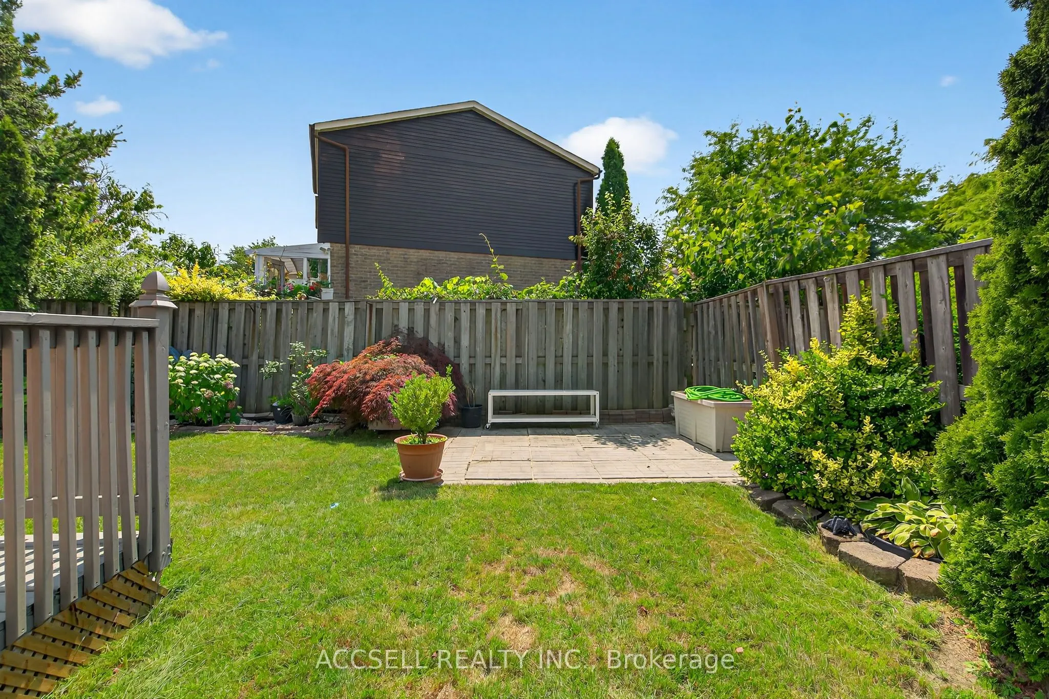 972 Queensbridge Drive
