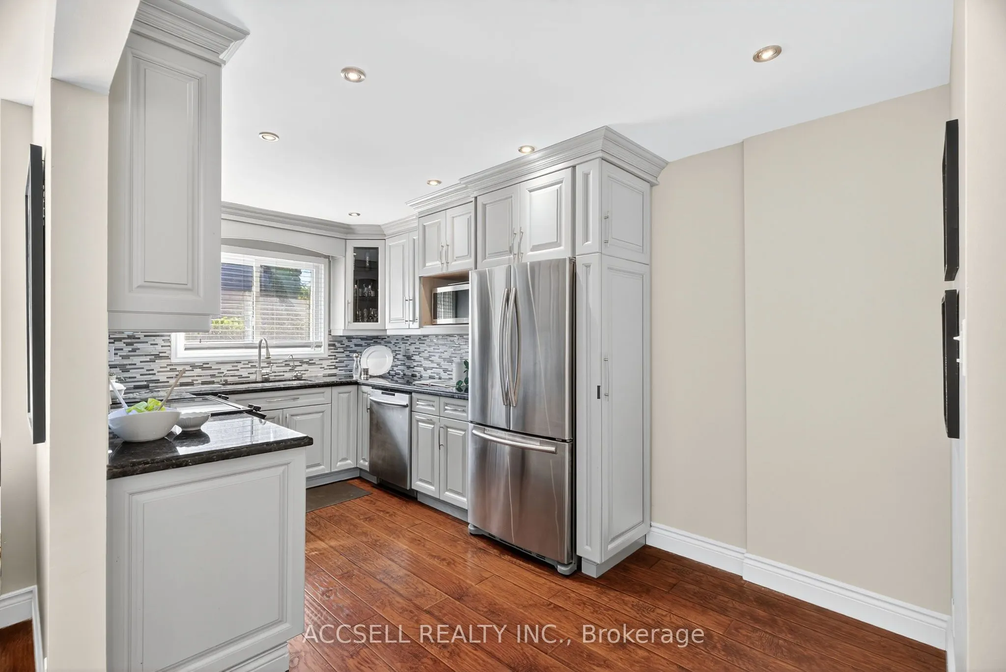 972 Queensbridge Drive