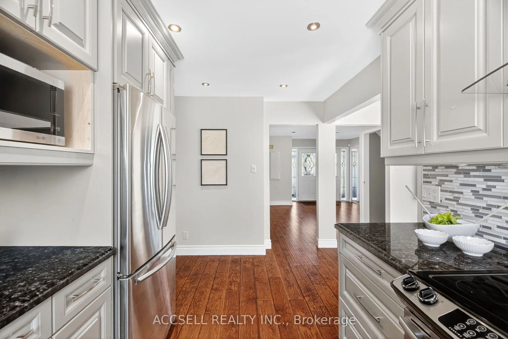 972 Queensbridge Drive