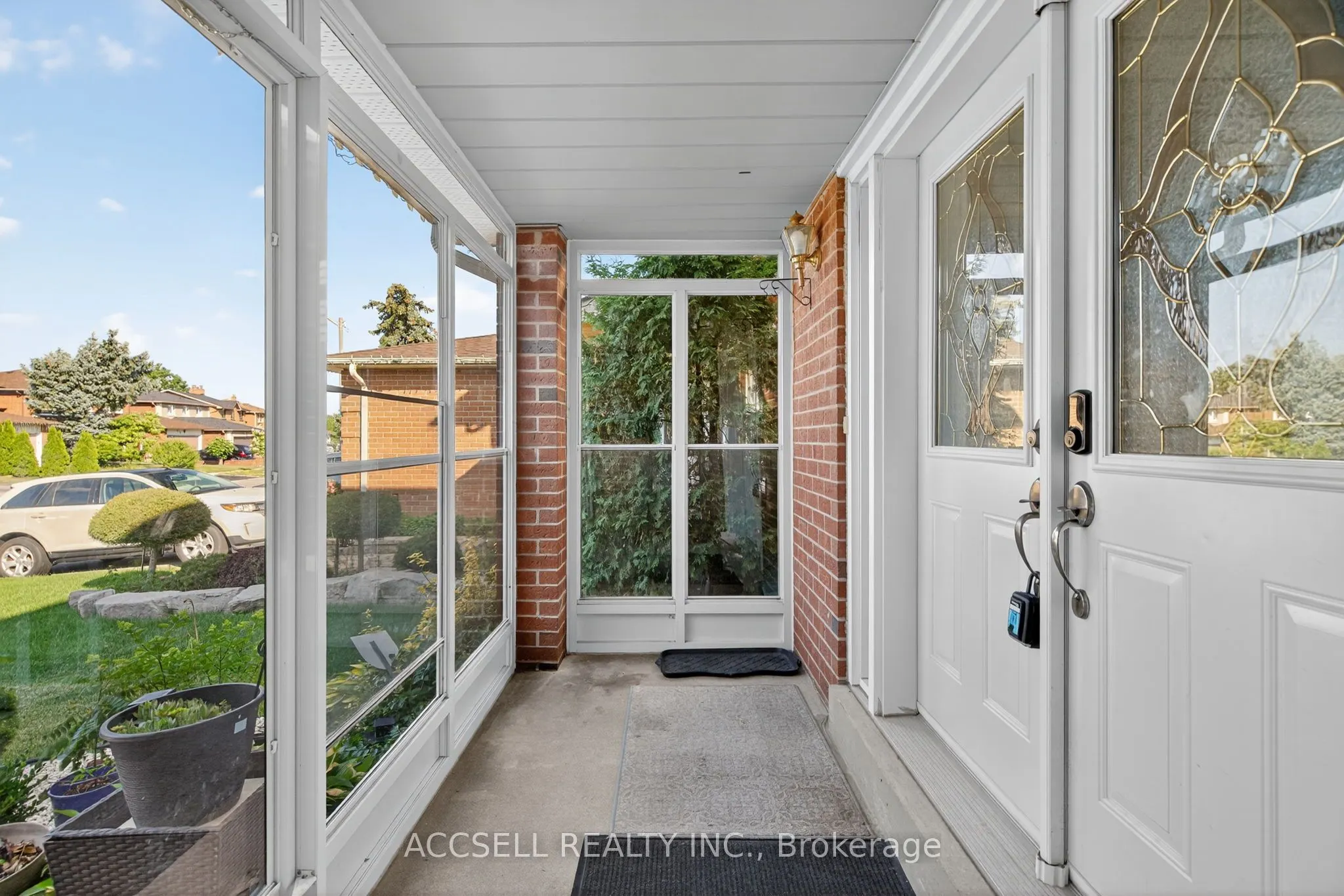 972 Queensbridge Drive