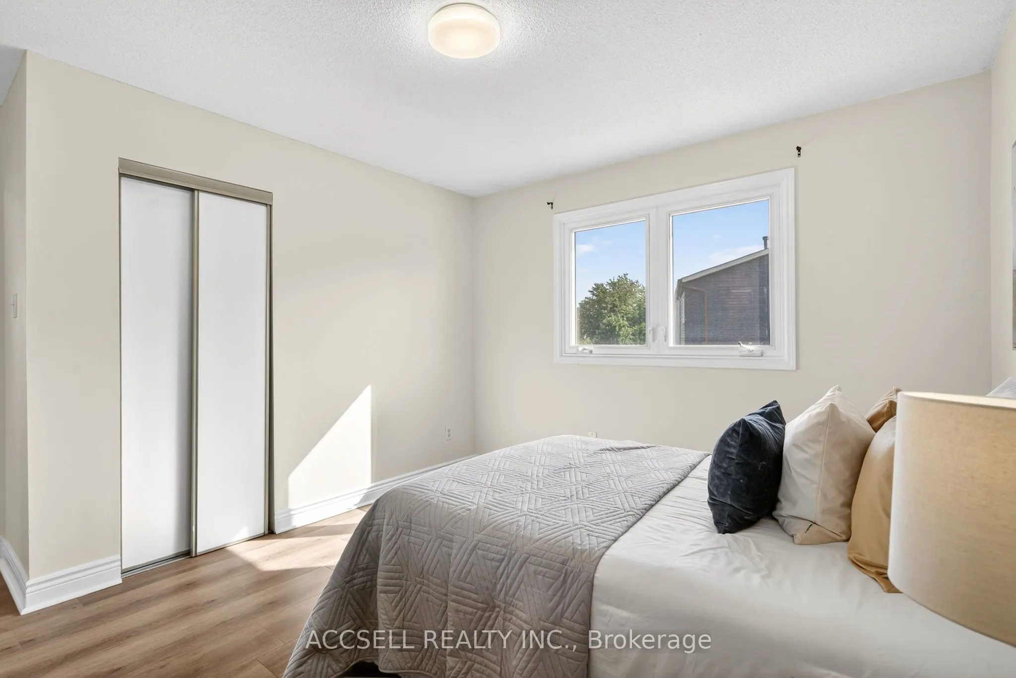 972 Queensbridge Drive