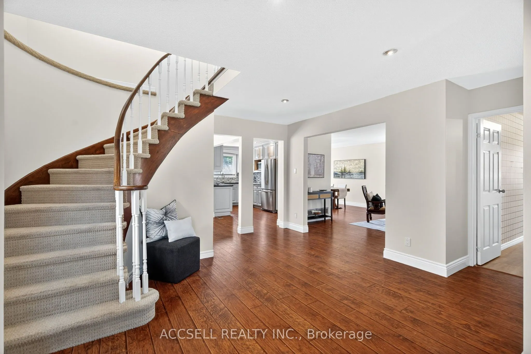 972 Queensbridge Drive