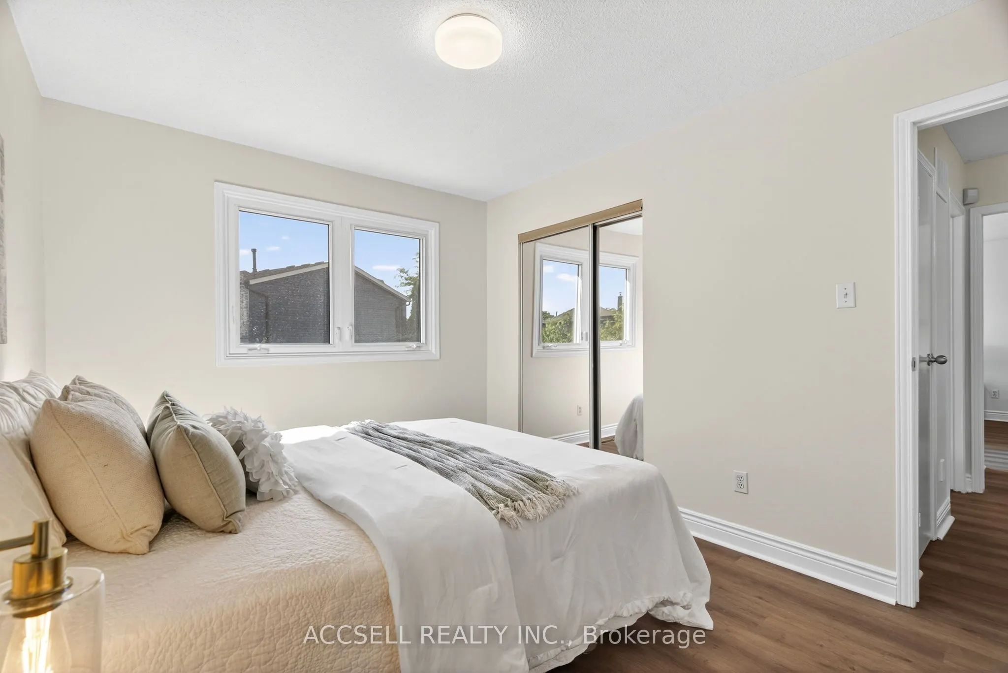 972 Queensbridge Drive