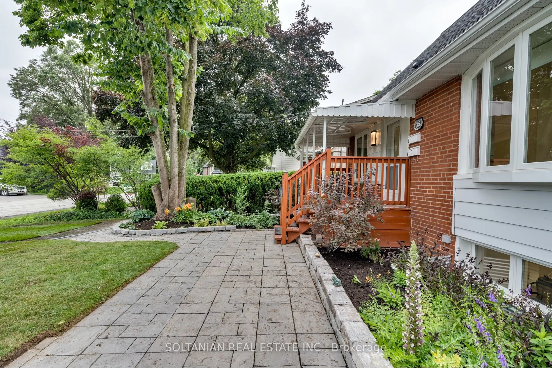 35 Cheshire Drive